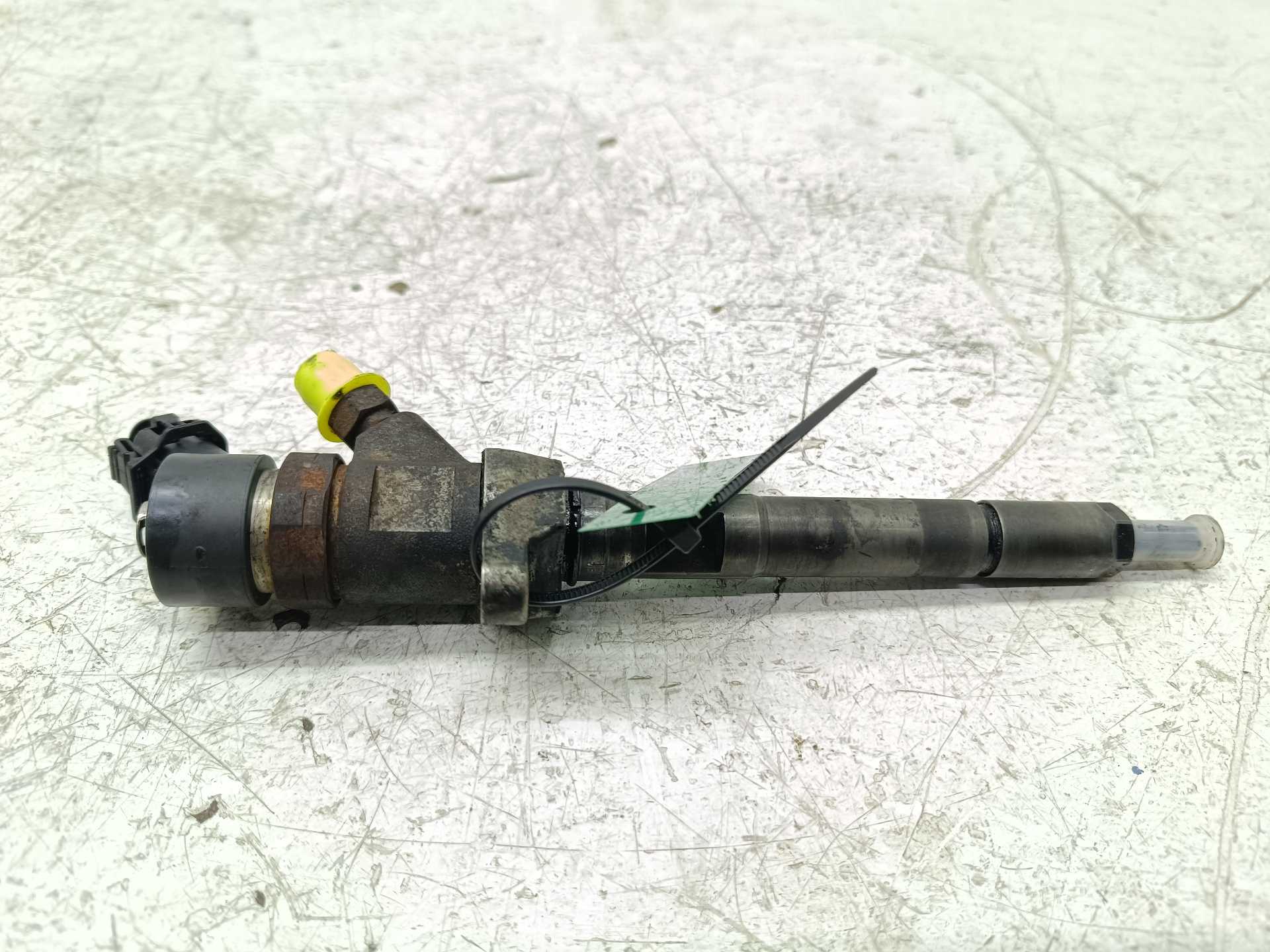 Recambio de inyector para ford focus berlina (cap) ambiente (d) referencia OEM IAM 0445110188  