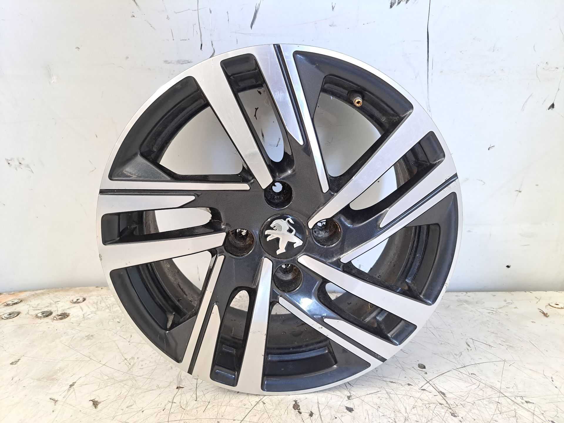 Recambio de llanta para peugeot 208 (p2) active referencia OEM IAM r16 9825165280 