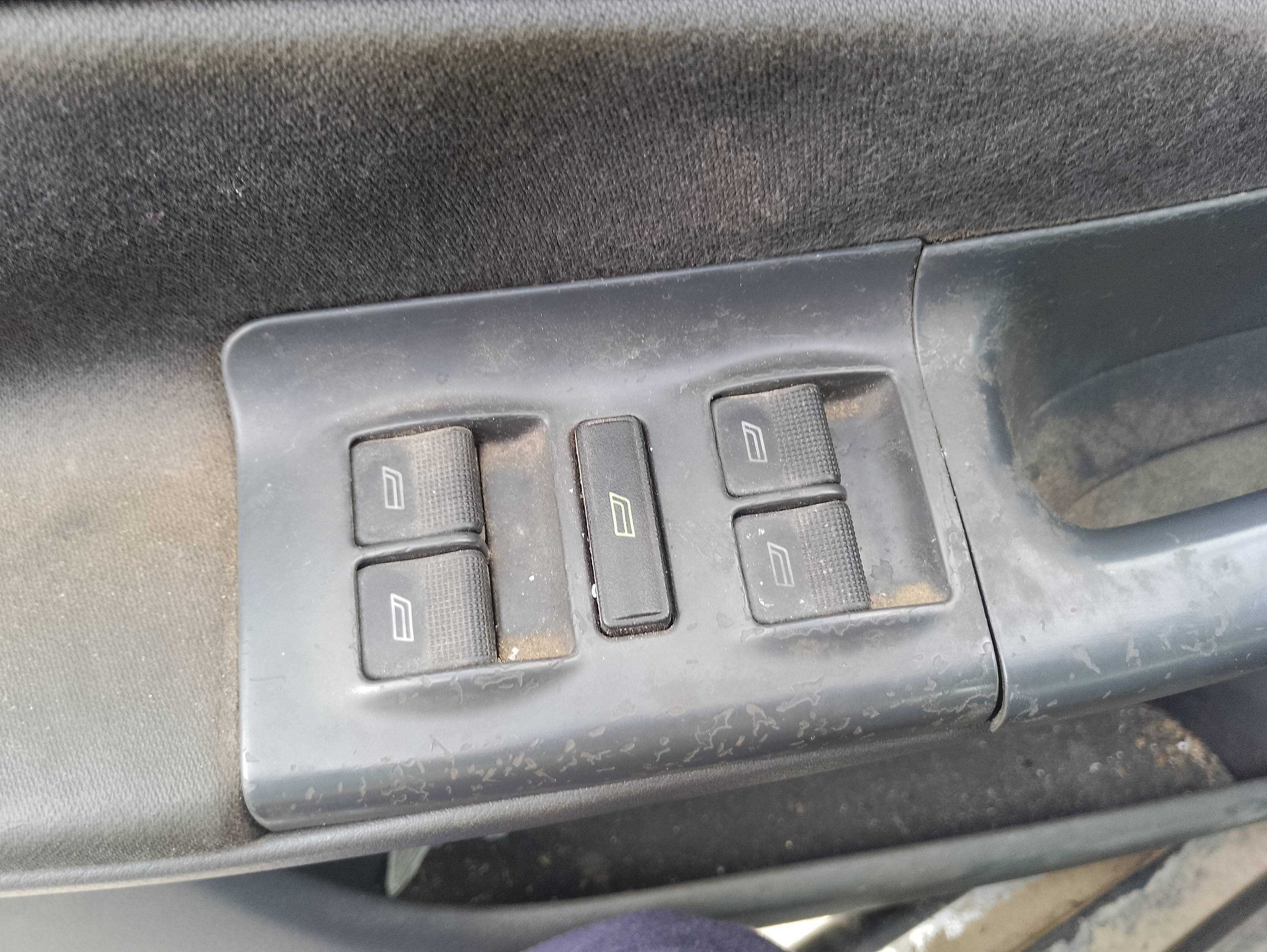 Recambio de mando elevalunas delantero izquierdo para audi a4 berlina (b5) 1.9 tdi referencia OEM IAM   