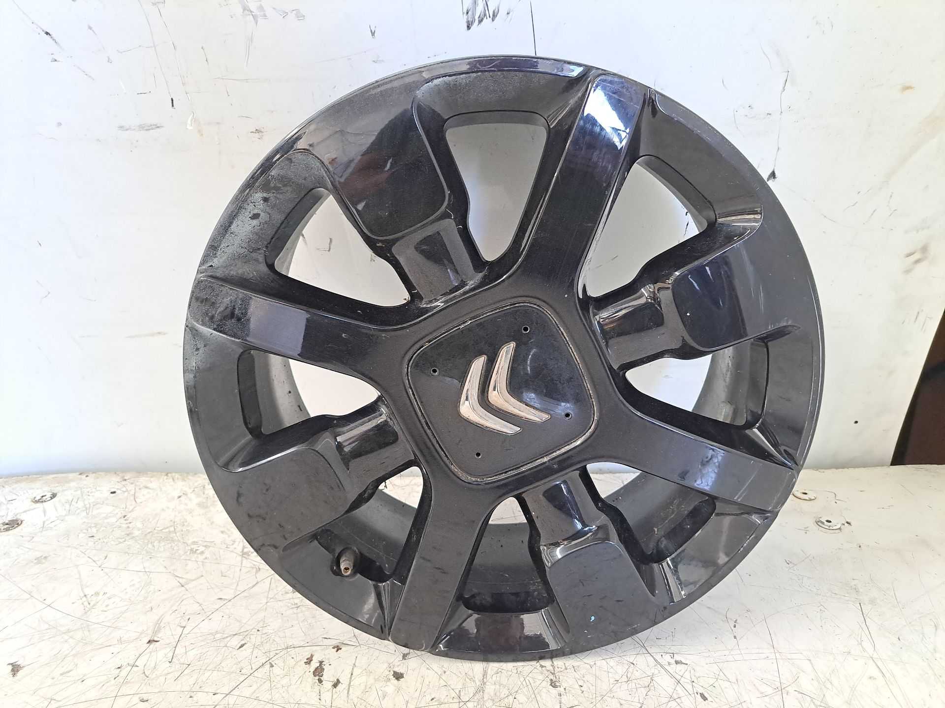 Recambio de llanta para citroën c4 cactus feel referencia OEM IAM r17 9800494077 
