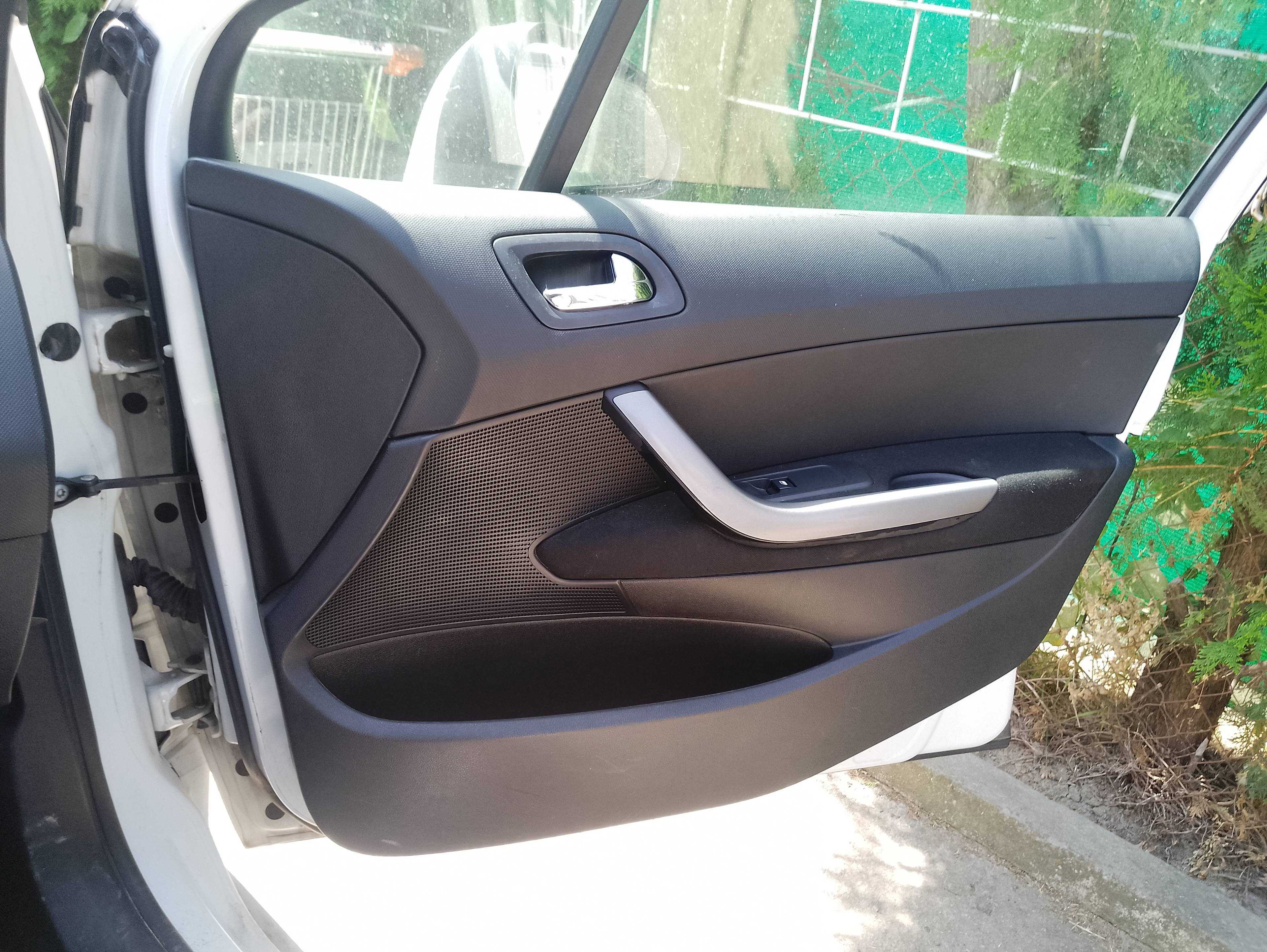 Recambio de guarnecido puerta delantera derecha para peugeot 308 sw sportium referencia OEM IAM   