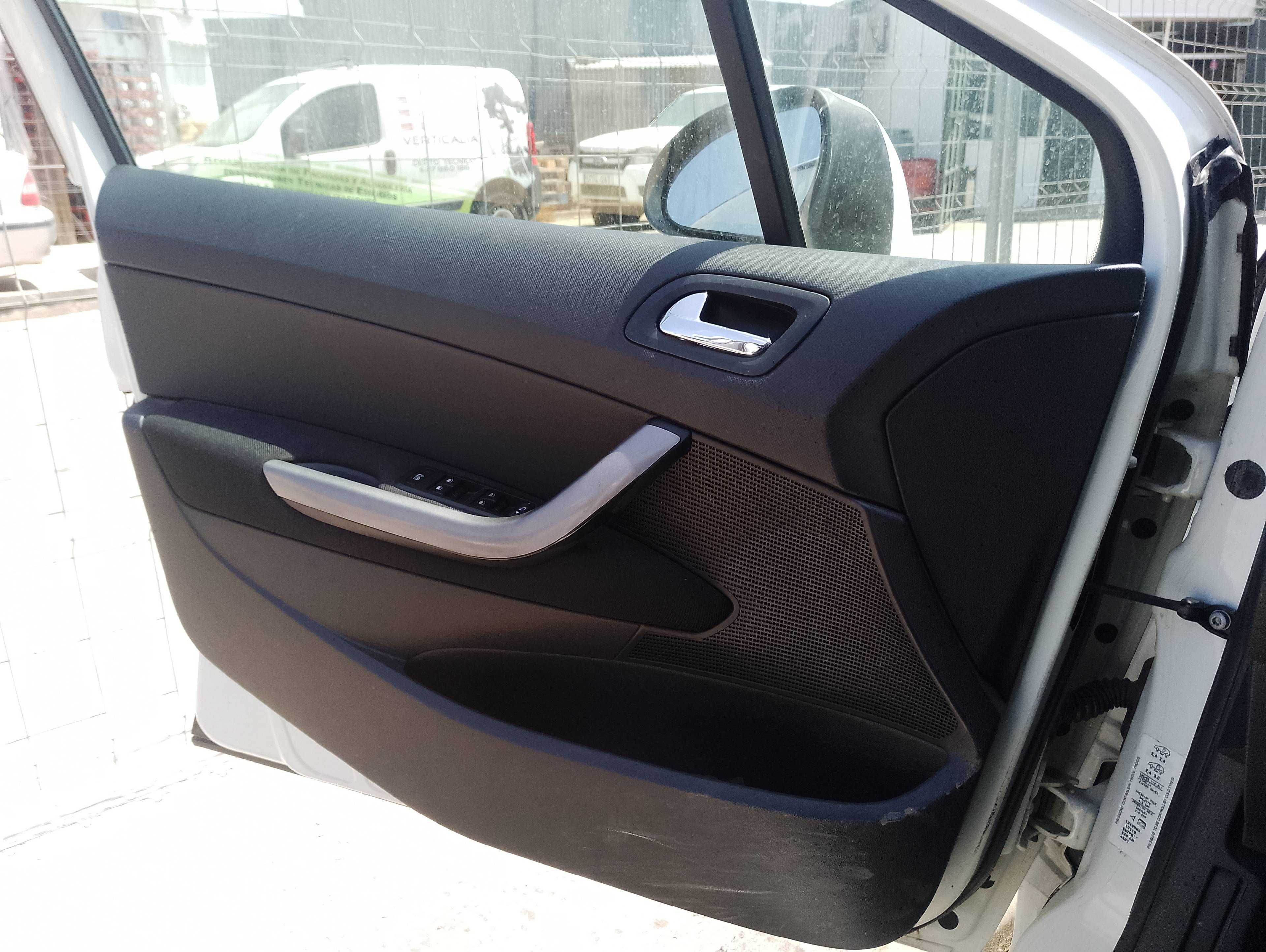 Recambio de guarnecido puerta delantera izquierda para peugeot 308 sw sportium referencia OEM IAM   