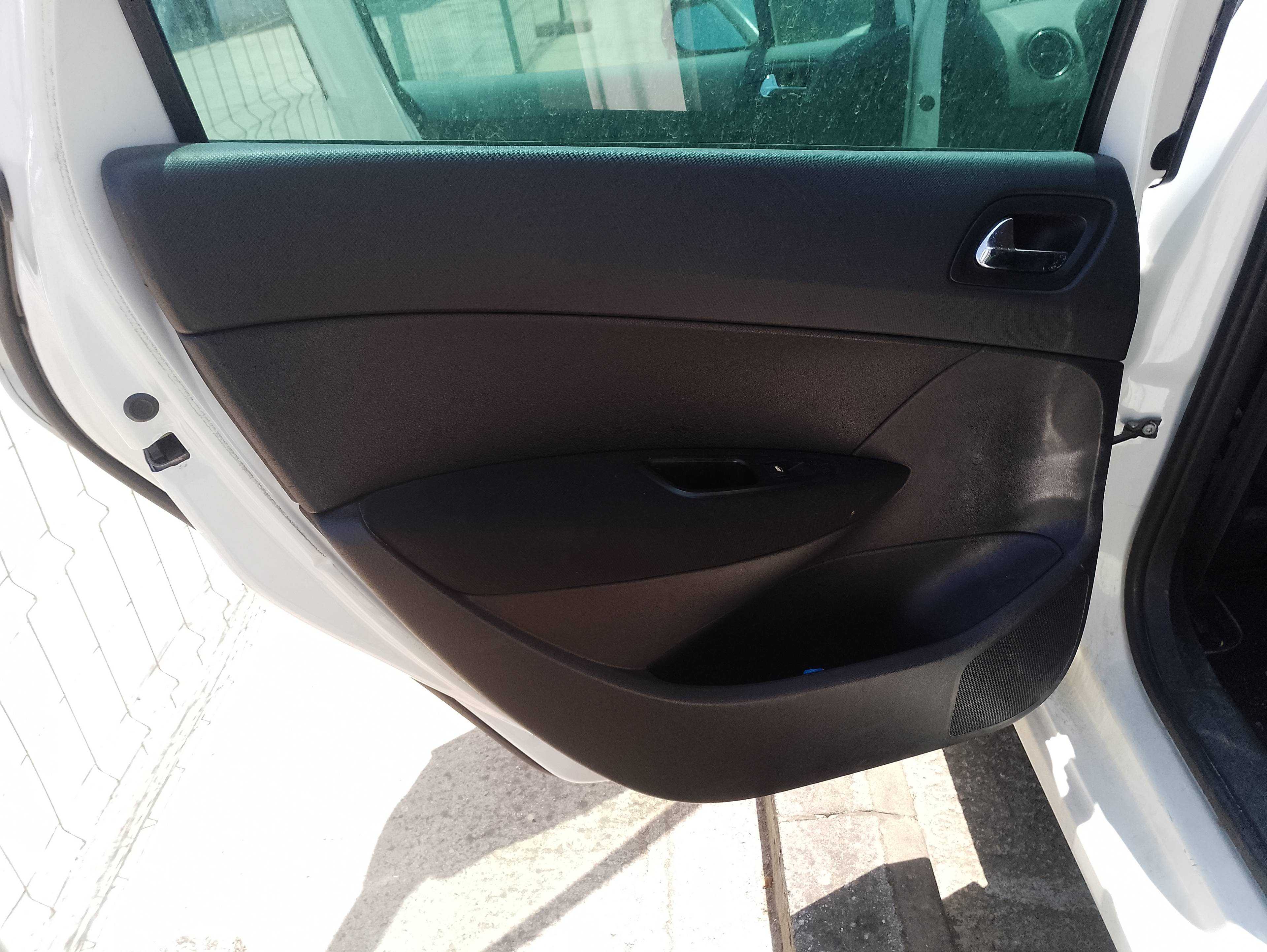 Recambio de guarnecido puerta trasera izquierda para peugeot 308 sw sportium referencia OEM IAM   