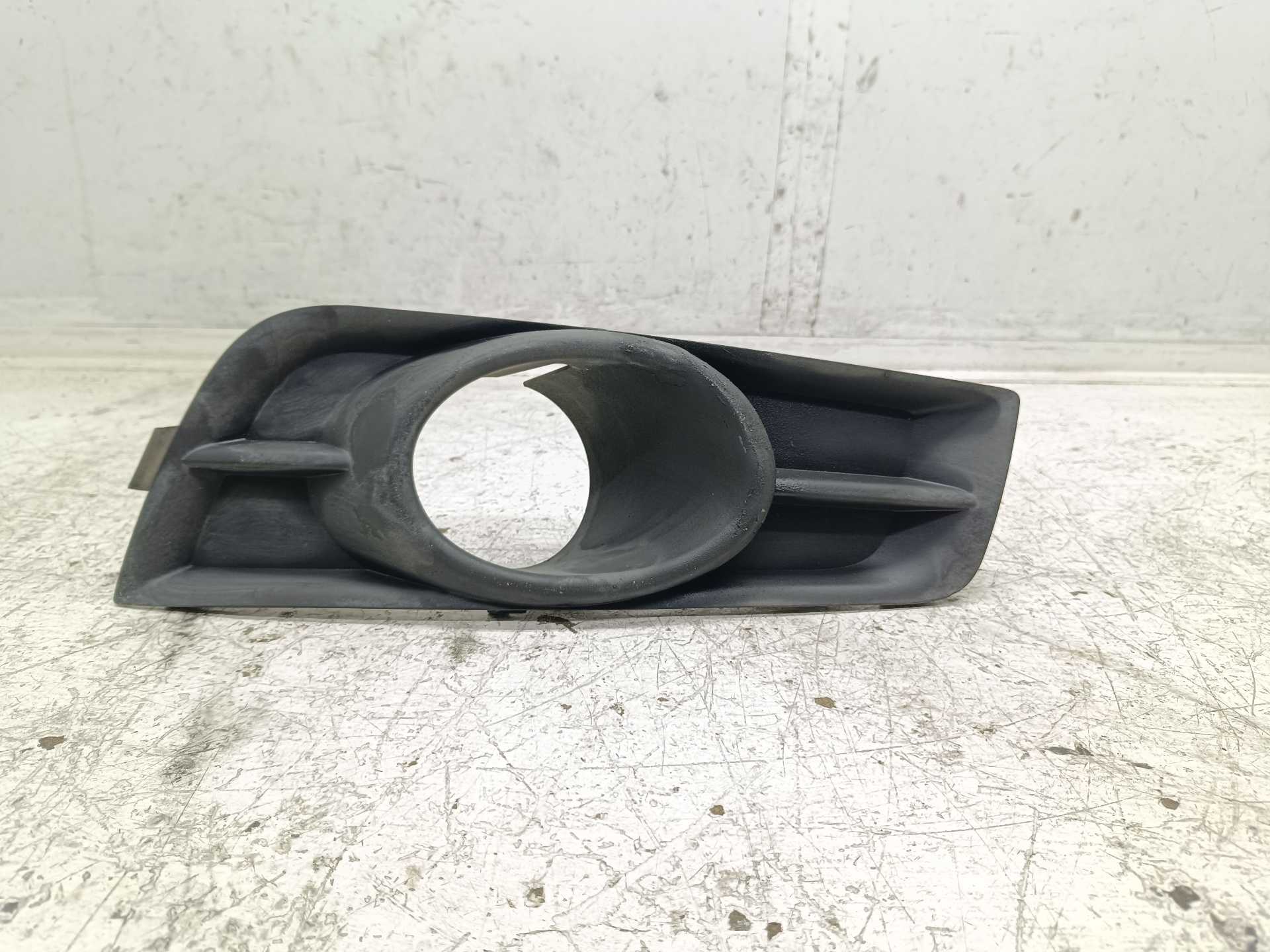 Recambio de moldura aleta delantera derecha para chevrolet cruze 2.0 diesel cat referencia OEM IAM 96981086  
