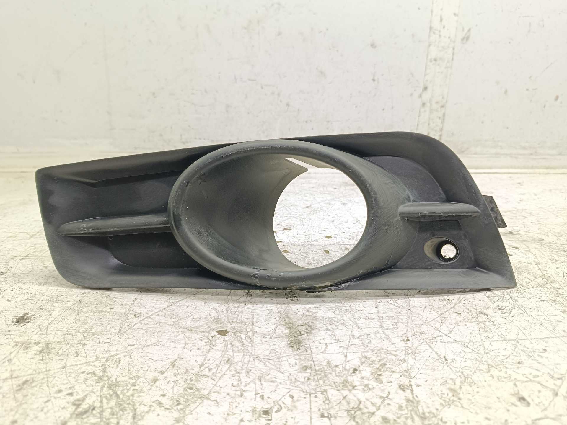 Recambio de moldura aleta delantera izquierda para chevrolet cruze 2.0 diesel cat referencia OEM IAM 96981085  