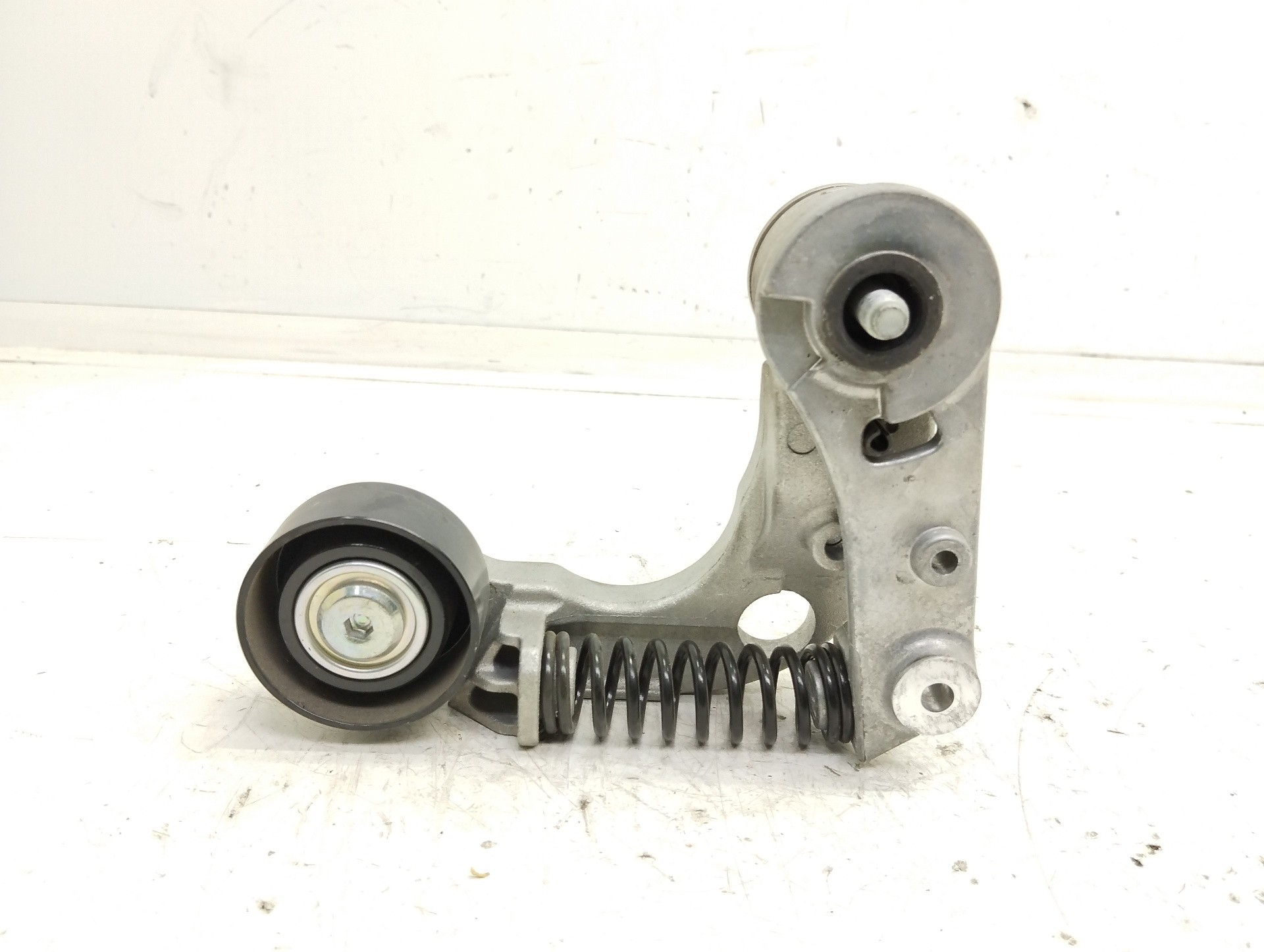 Recambio de tensor correa auxiliar para hyundai tucson (nx) klass 2wd referencia OEM IAM ME12960828  