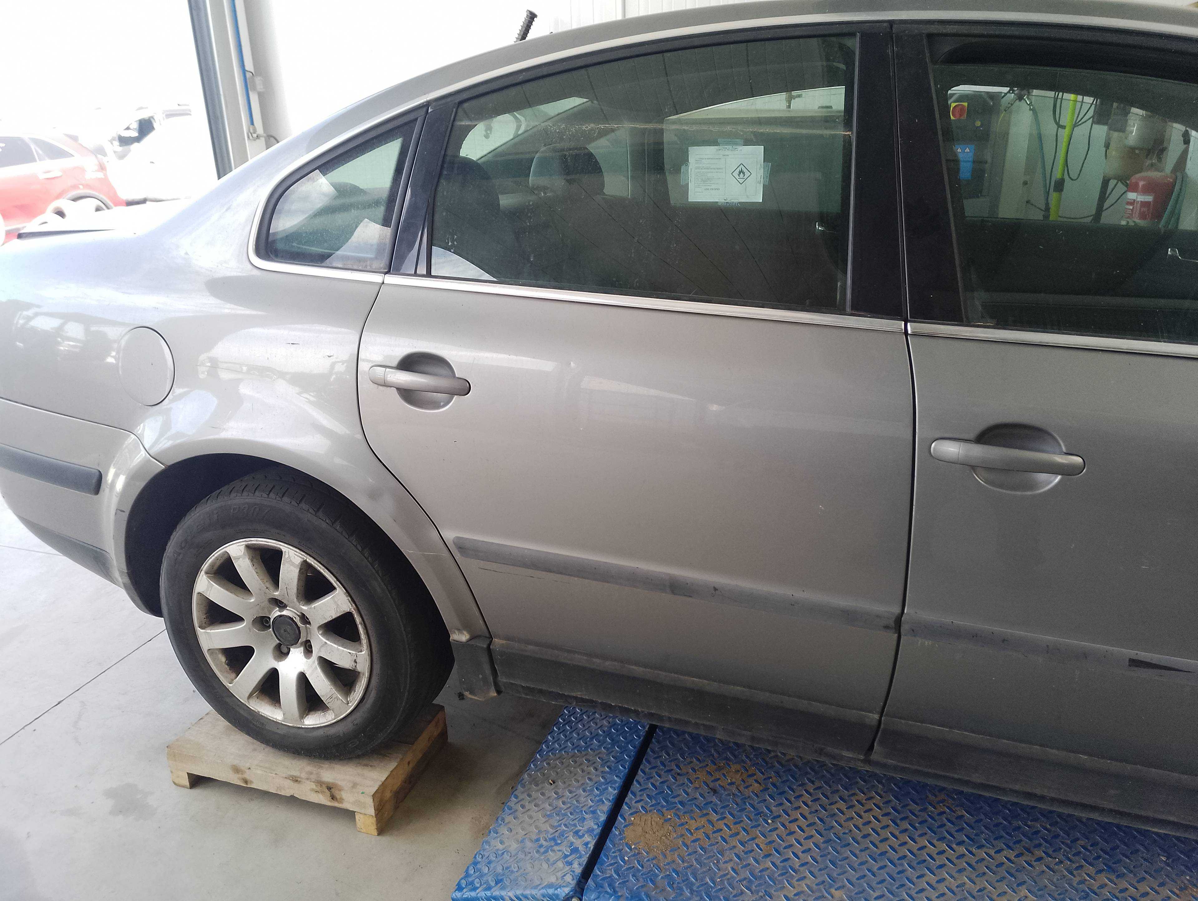 Recambio de puerta trasera derecha para volkswagen passat b5.5 (3b3) 1.9 tdi referencia OEM IAM   