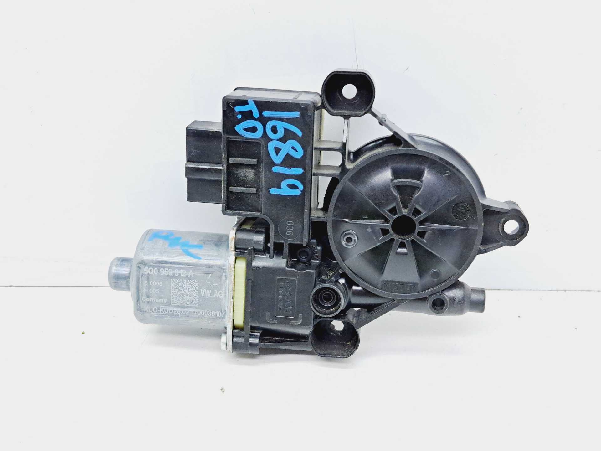 Recambio de motor elevalunas trasero derecho para seat leon st (5f8) fr referencia OEM IAM 5Q0959812A 0130822724 BOSCH