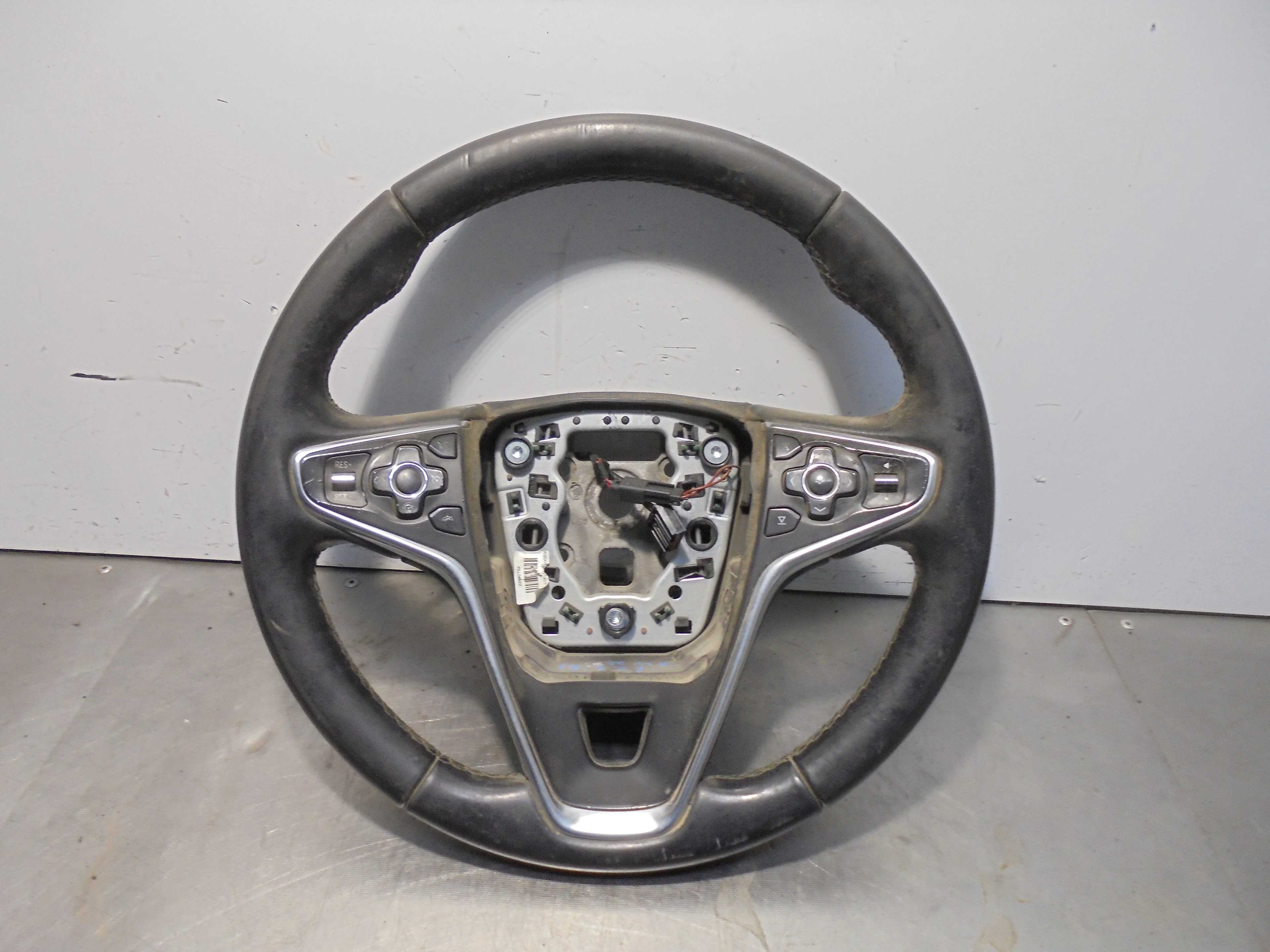Recambio de volante para opel insignia berlina expression referencia OEM IAM 22992758  