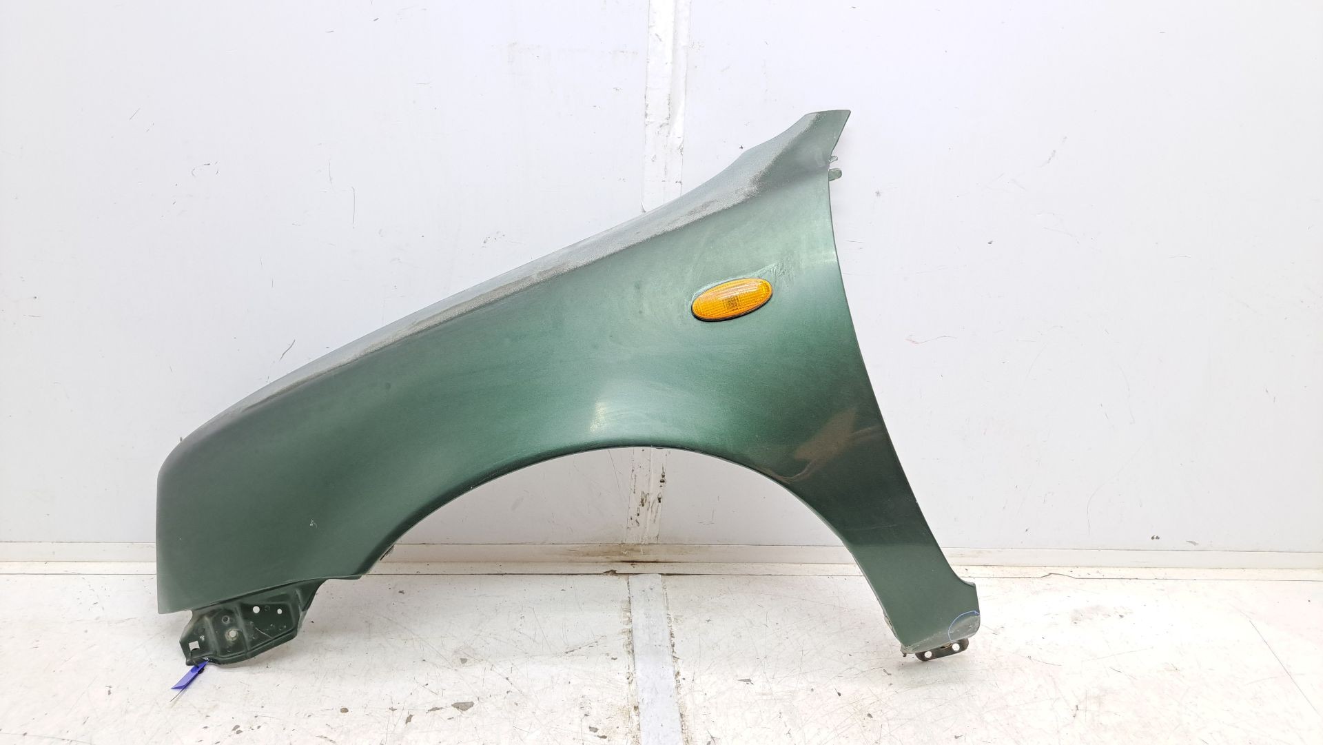 Recambio de aleta delantera izquierda para nissan micra (k11) 1.0 16v cat referencia OEM IAM   