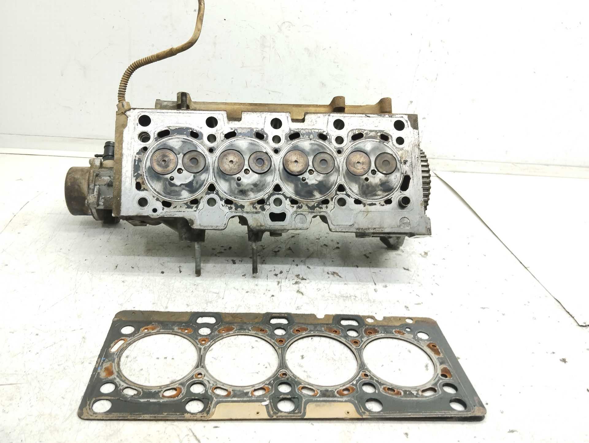 Recambio de culata para renault kangoo dynamique referencia OEM IAM 8869F3  