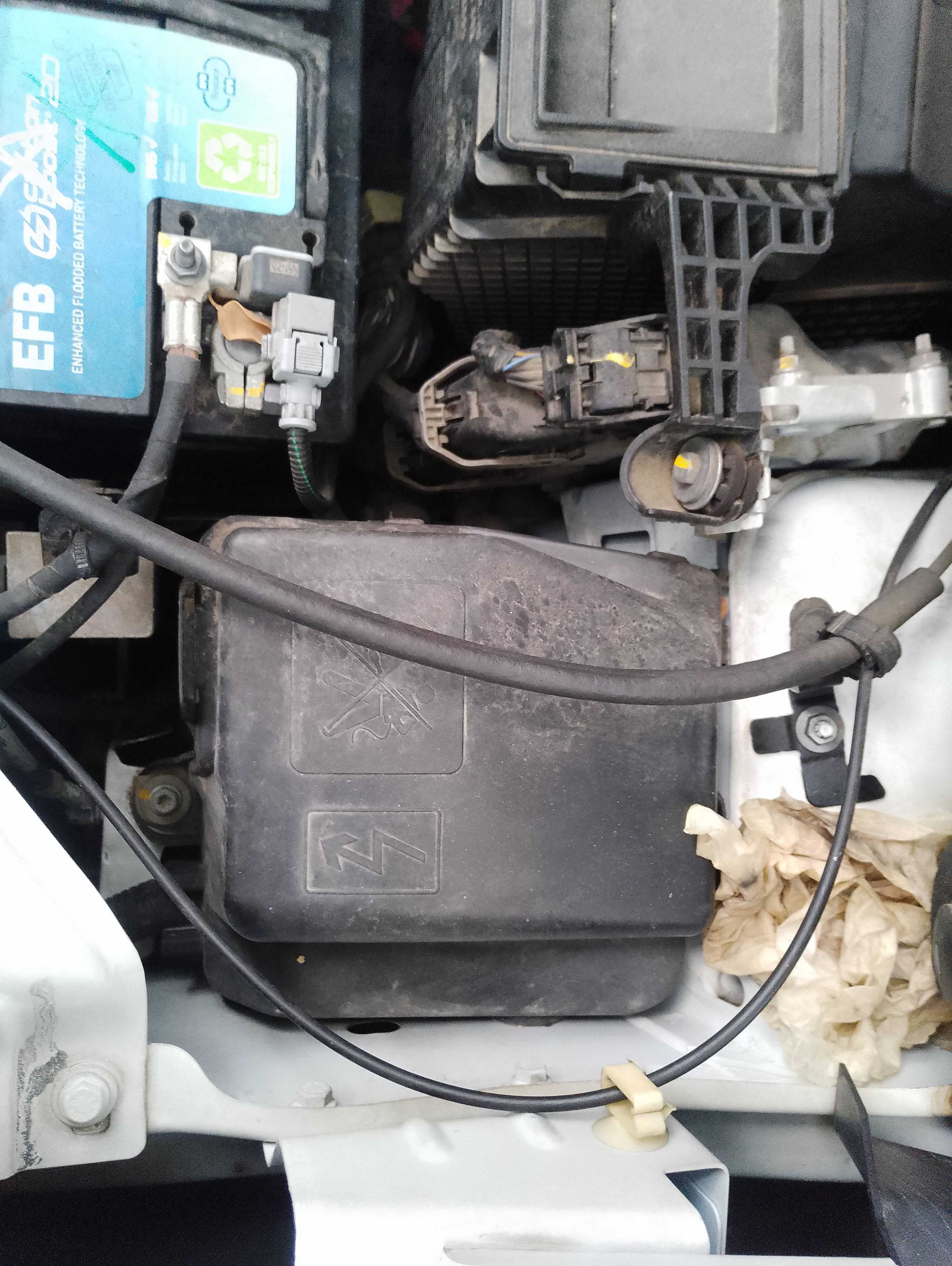 Recambio de caja reles / fusibles para dacia lodgy 15th anniversary referencia OEM IAM   