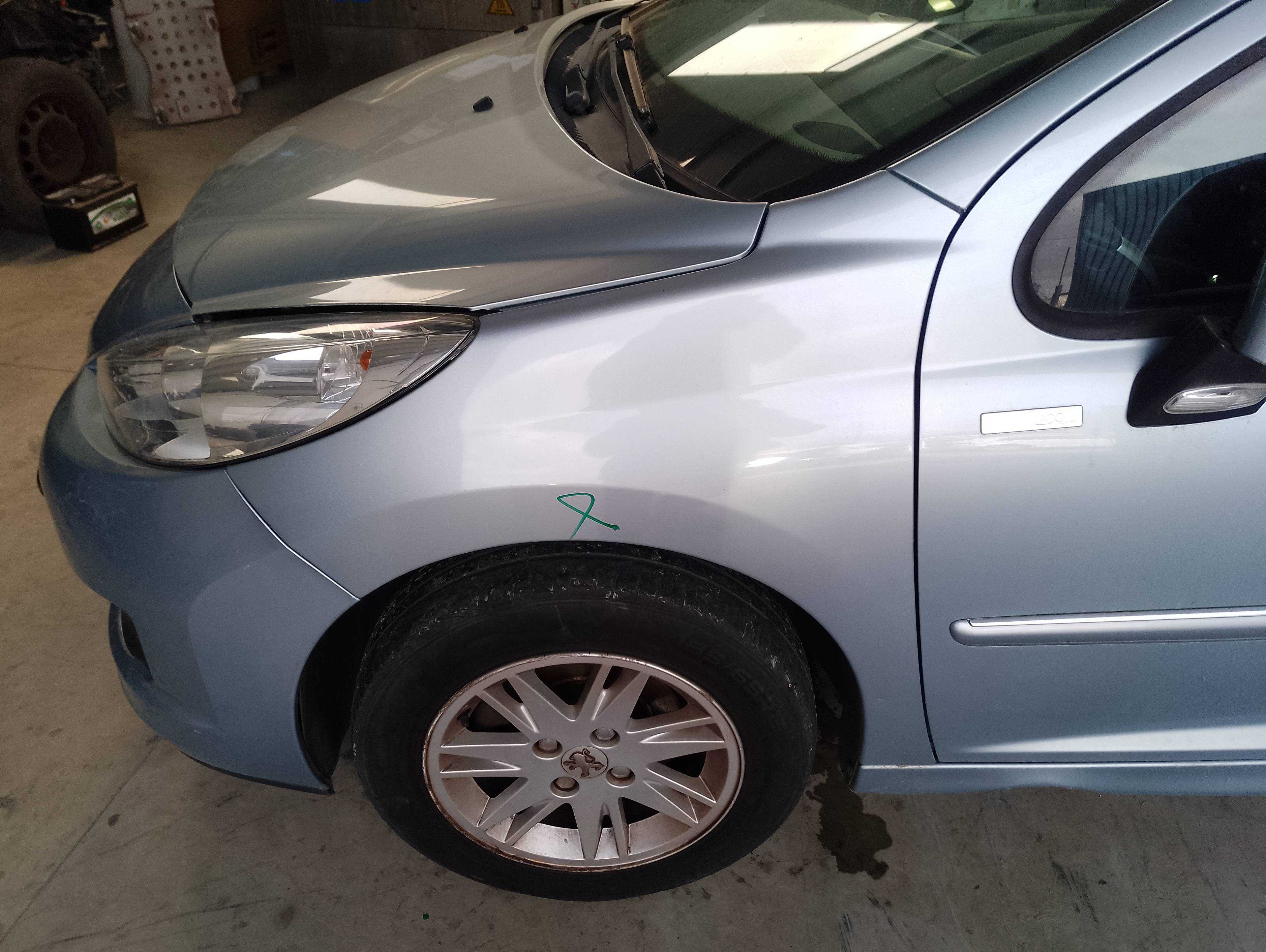 Recambio de aleta delantera izquierda para peugeot 207 confort referencia OEM IAM   