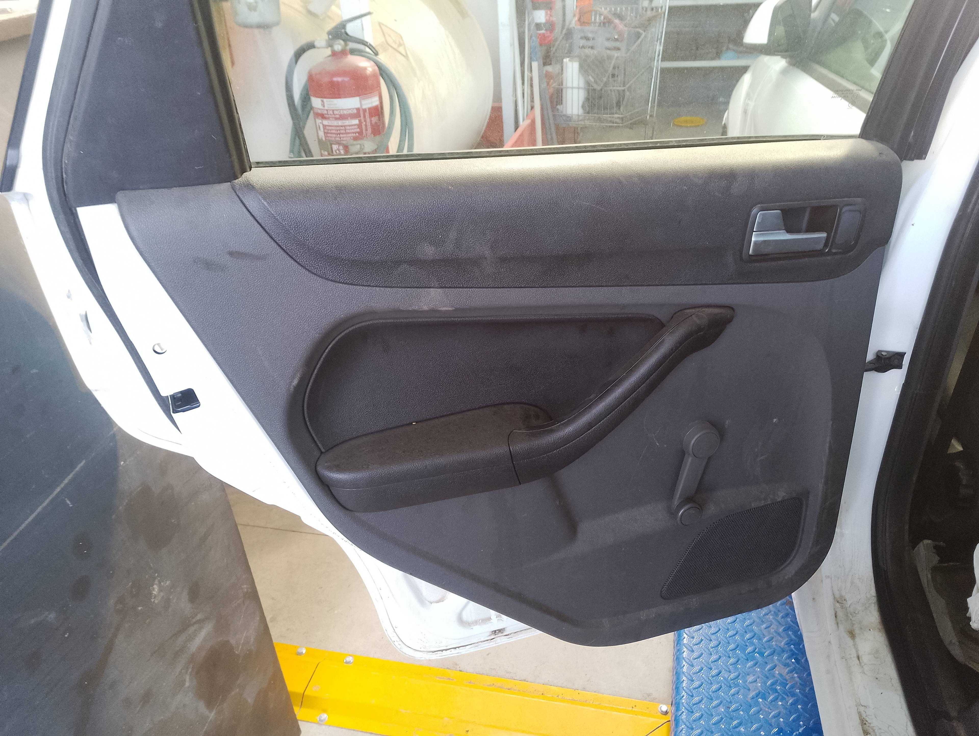 Recambio de guarnecido puerta trasera izquierda para ford focus berlina (cap) ambiente (d) referencia OEM IAM   