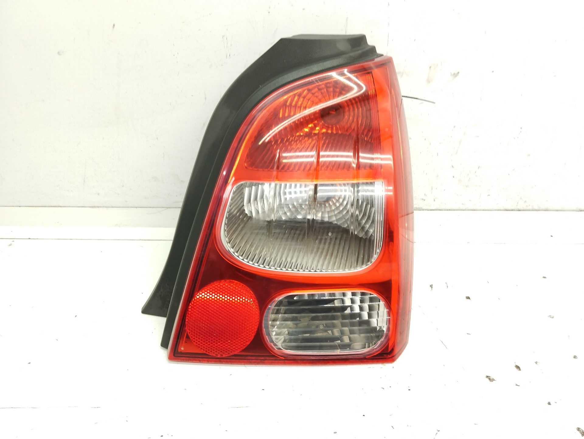 Recambio de piloto trasero derecho para renault twingo 1.5 dci diesel referencia OEM IAM 8200387889 2VA965454 