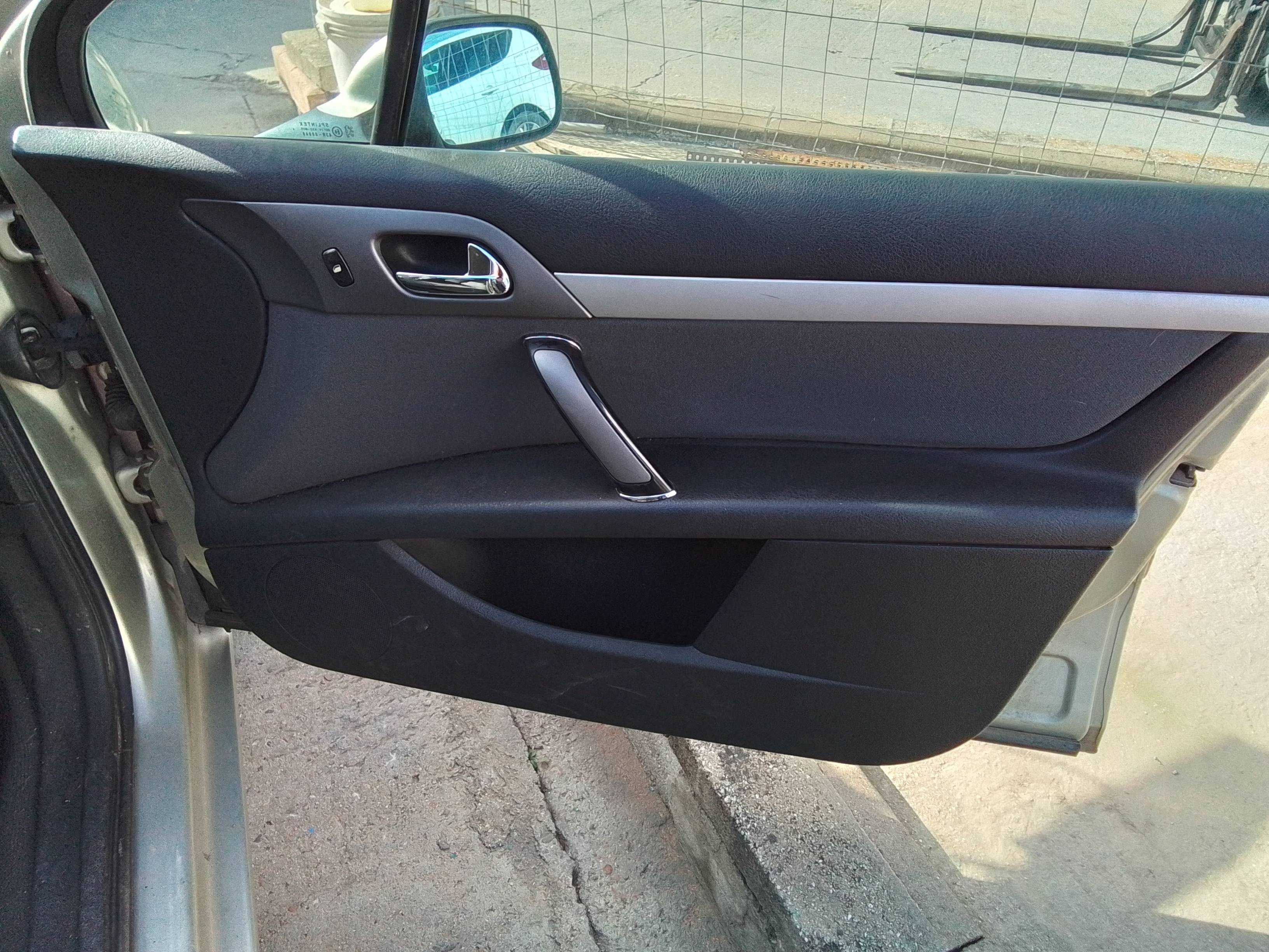 Recambio de guarnecido puerta delantera derecha para peugeot 407 sr confort referencia OEM IAM   