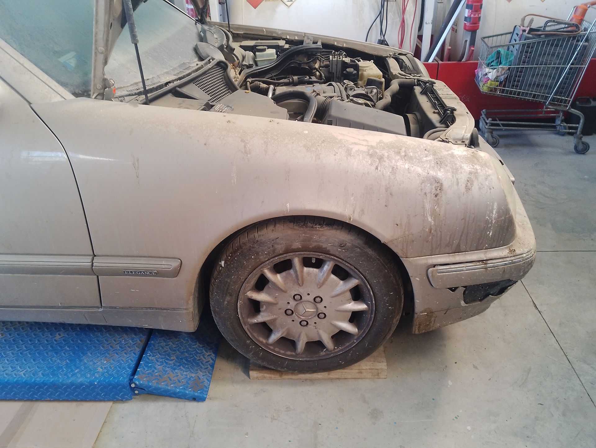 Recambio de aleta delantera derecha para mercedes-benz clase e (w210) e 240 (210.062) referencia OEM IAM   