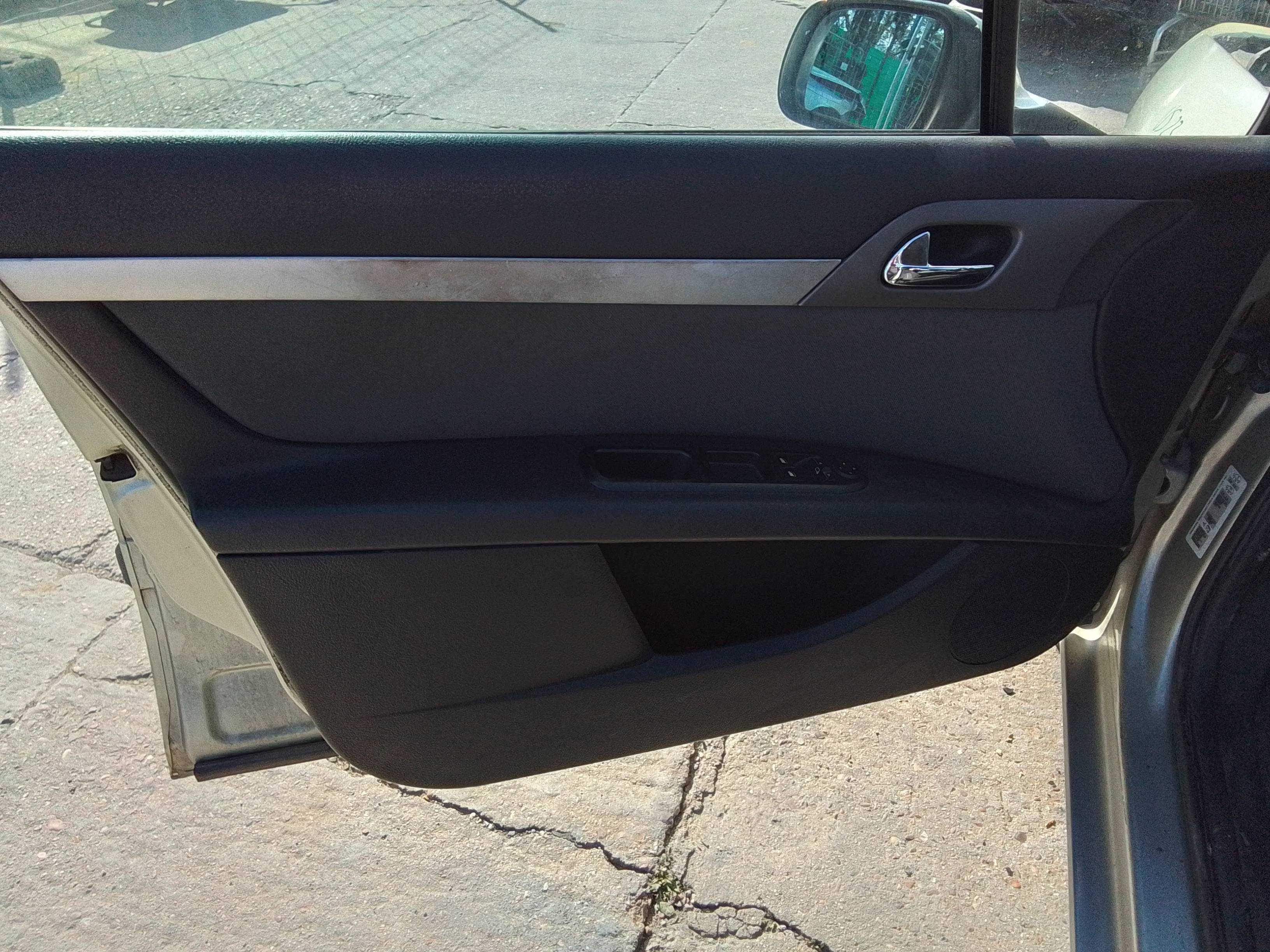 Recambio de guarnecido puerta delantera izquierda para peugeot 407 sr confort referencia OEM IAM   