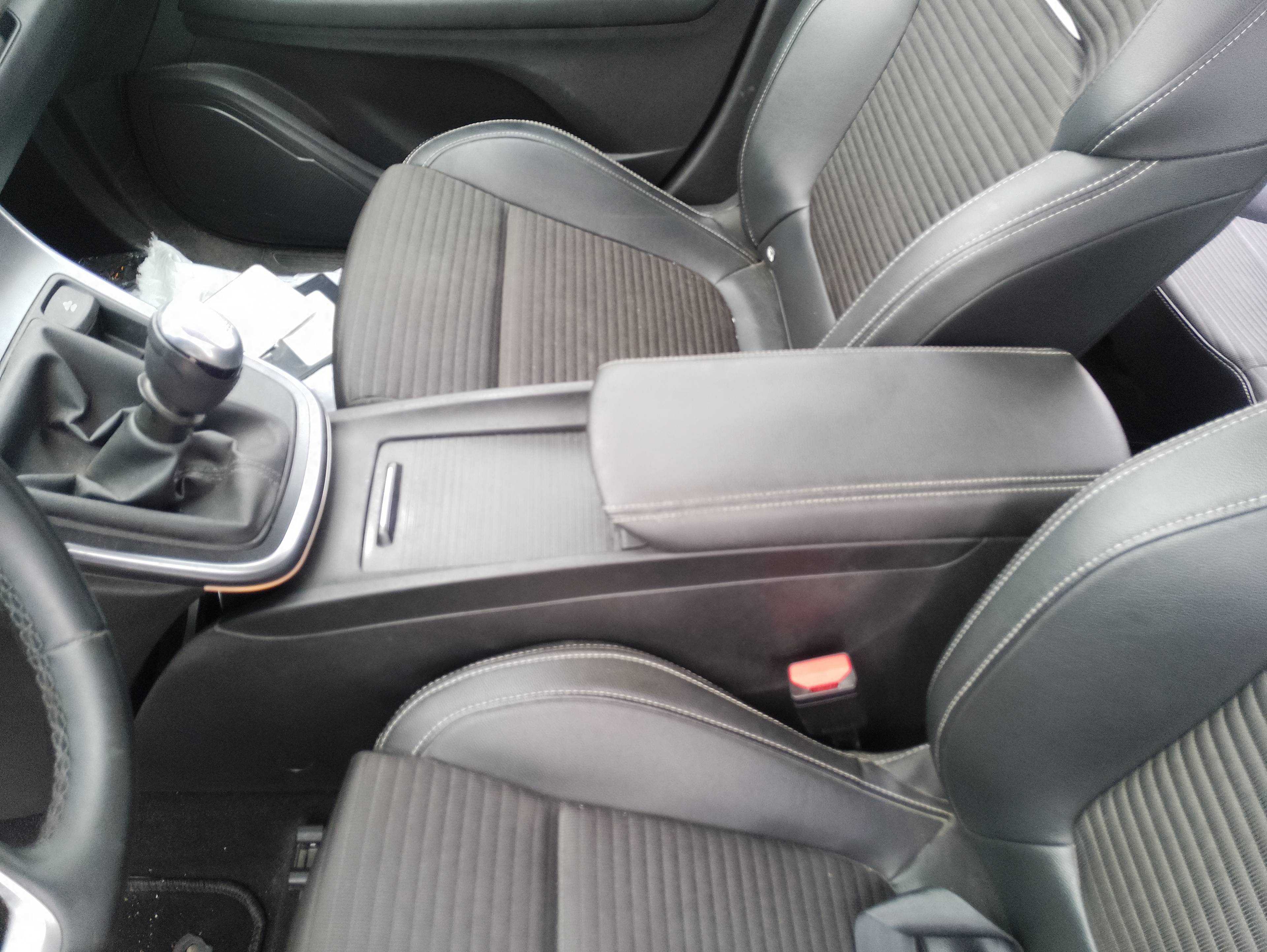 Recambio de apoyabrazos central para renault scenic iv zen referencia OEM IAM   