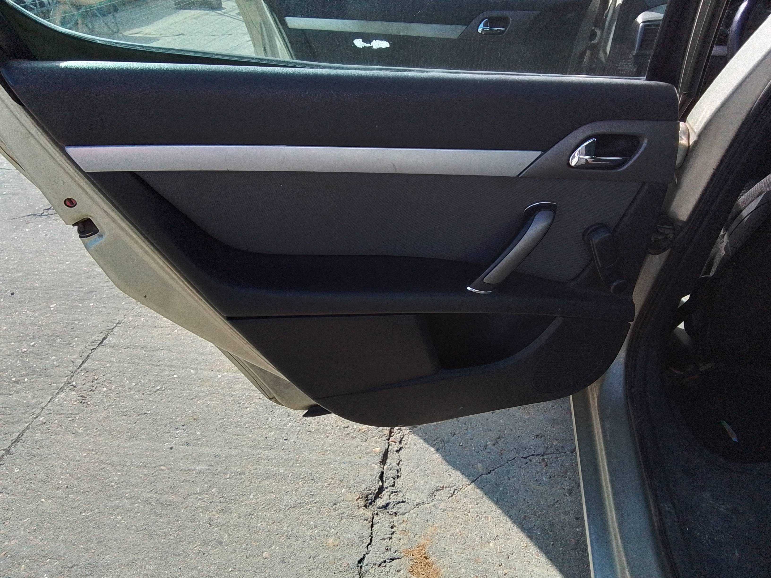 Recambio de guarnecido puerta trasera izquierda para peugeot 407 sr confort referencia OEM IAM   