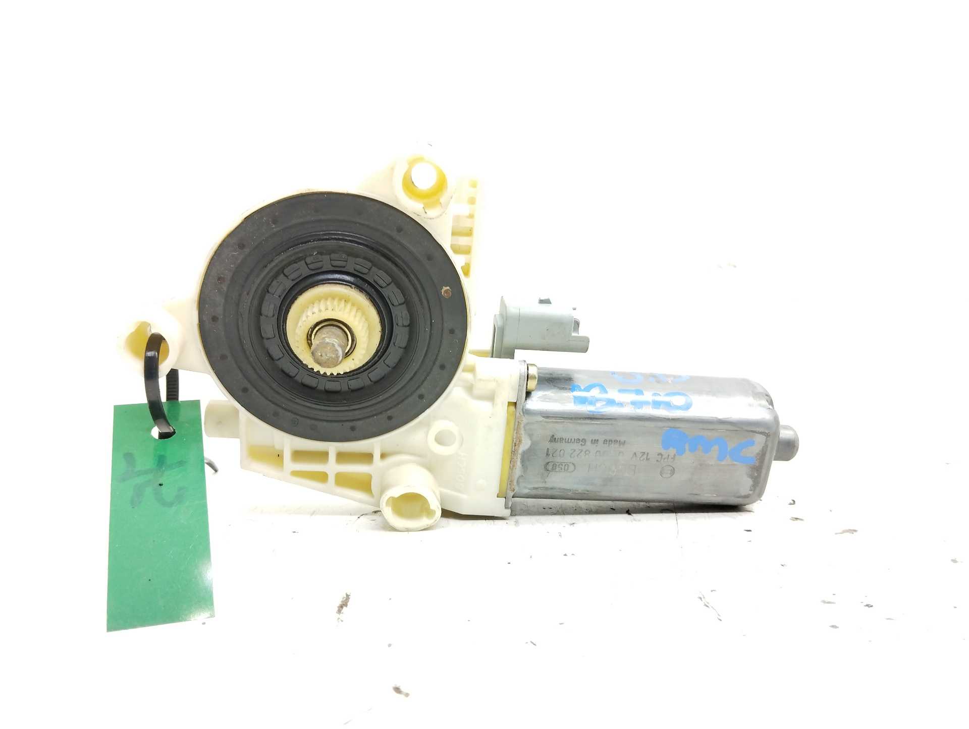 Recambio de motor elevalunas delantero derecho para peugeot 307 (s1) xr clim referencia OEM IAM 990249100 0130822021 BOSCH