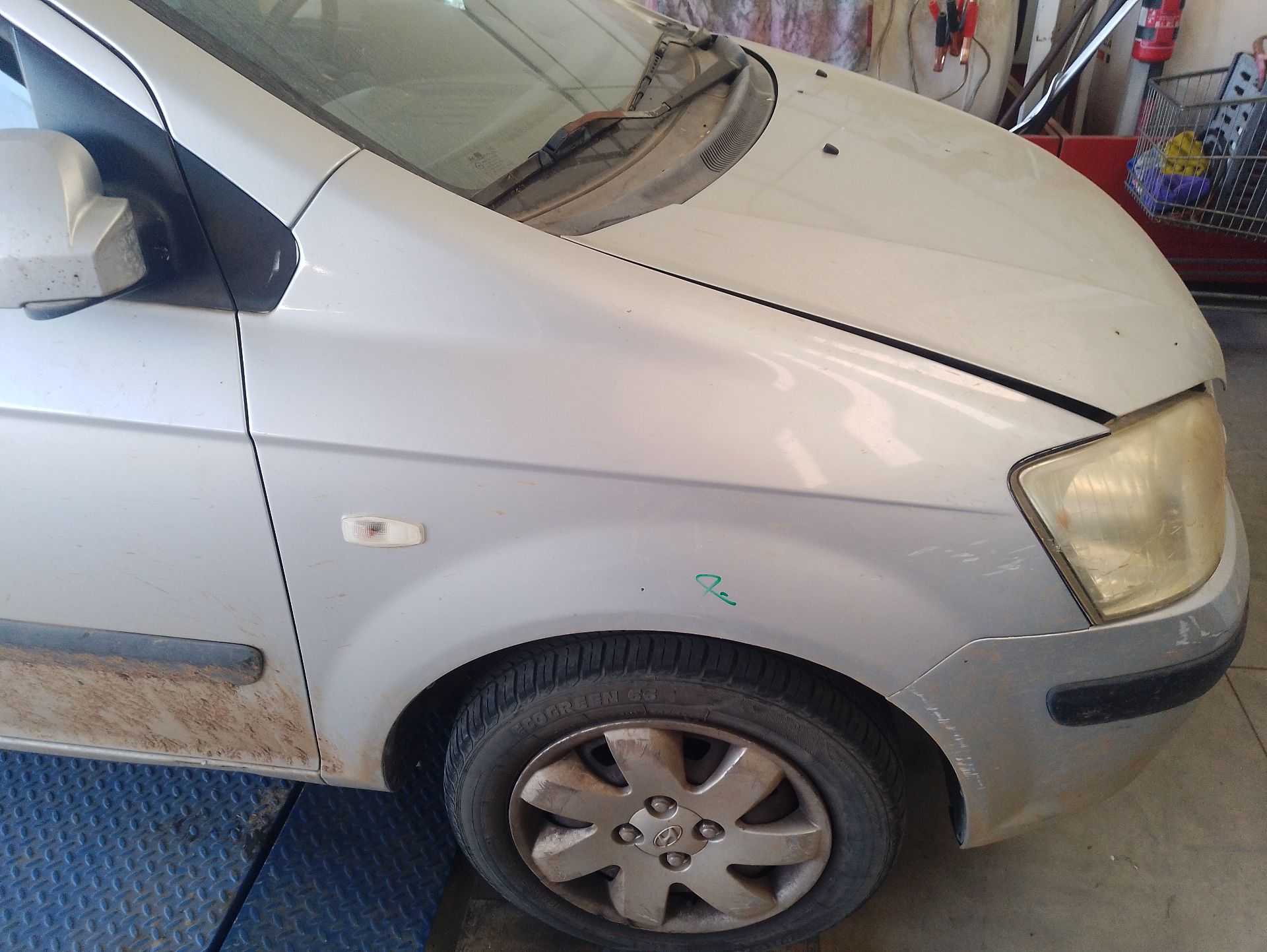 Recambio de aleta delantera derecha para hyundai getz (tb) 1.3 referencia OEM IAM 663211C600  