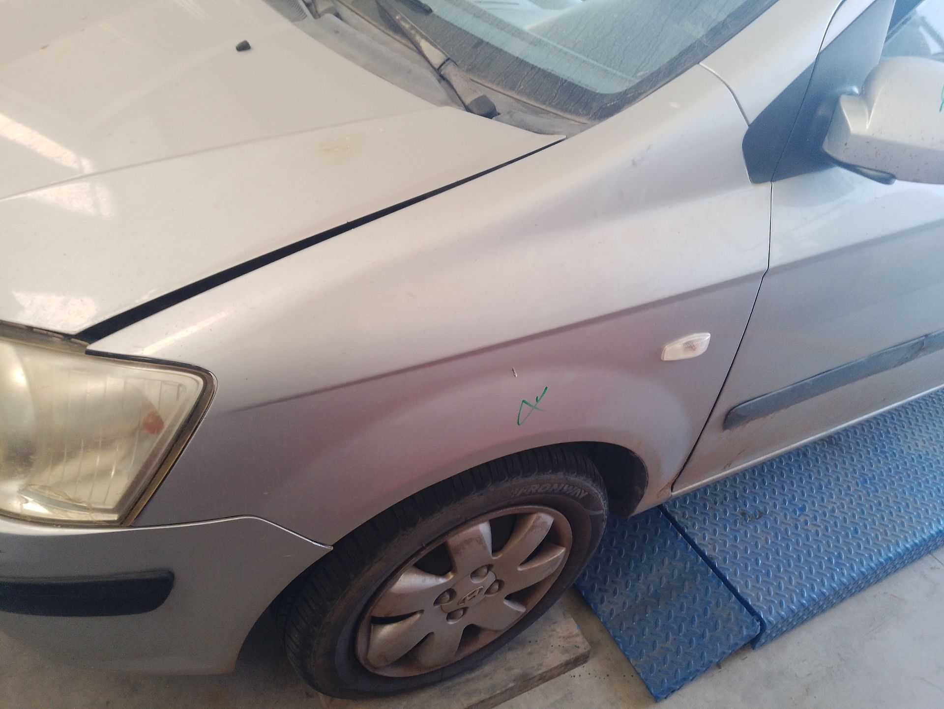 Recambio de aleta delantera izquierda para hyundai getz (tb) 1.3 referencia OEM IAM 663111C600  