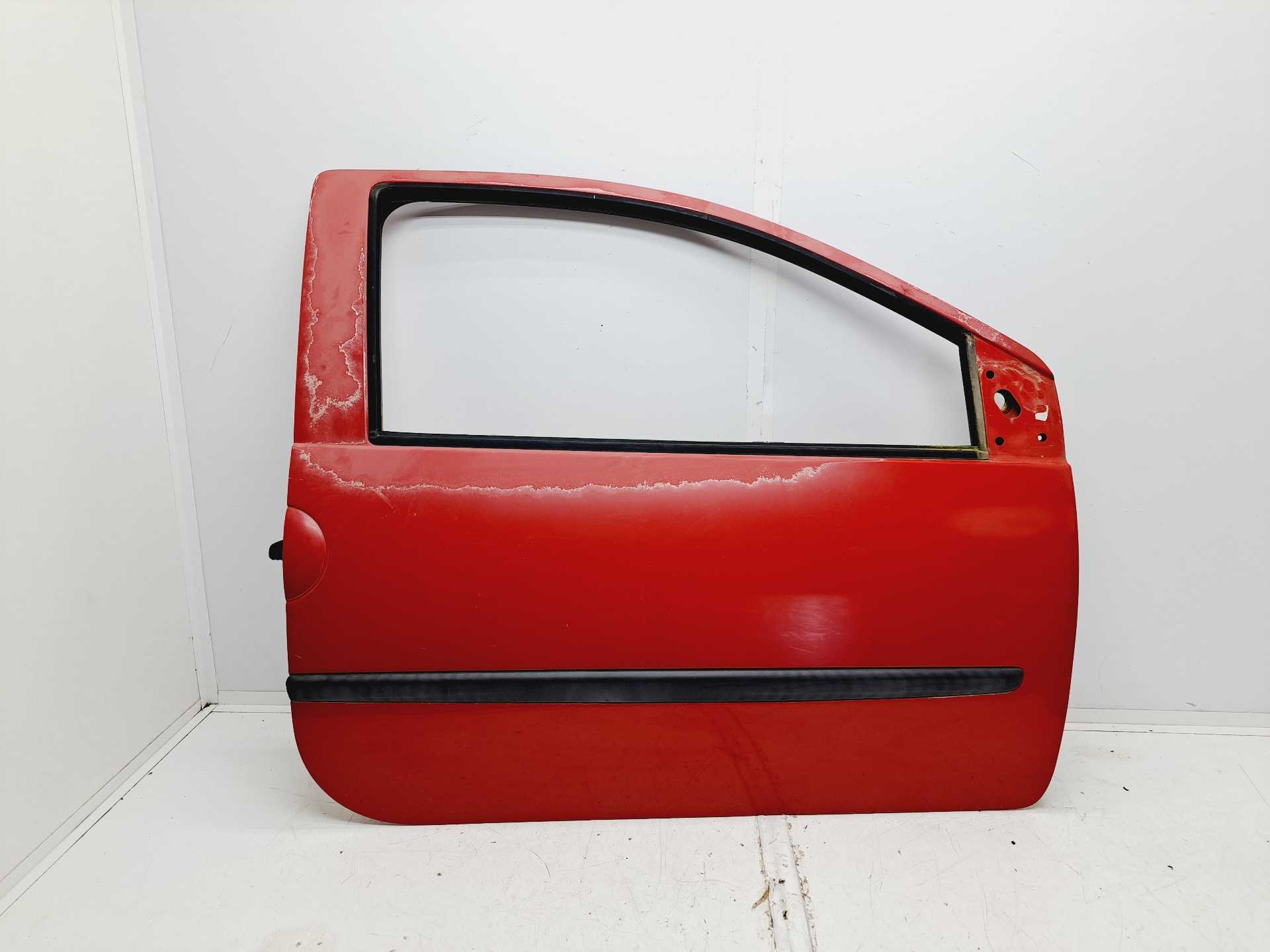 Recambio de puerta delantera derecha para renault twingo 1.5 dci diesel referencia OEM IAM  801001040R 