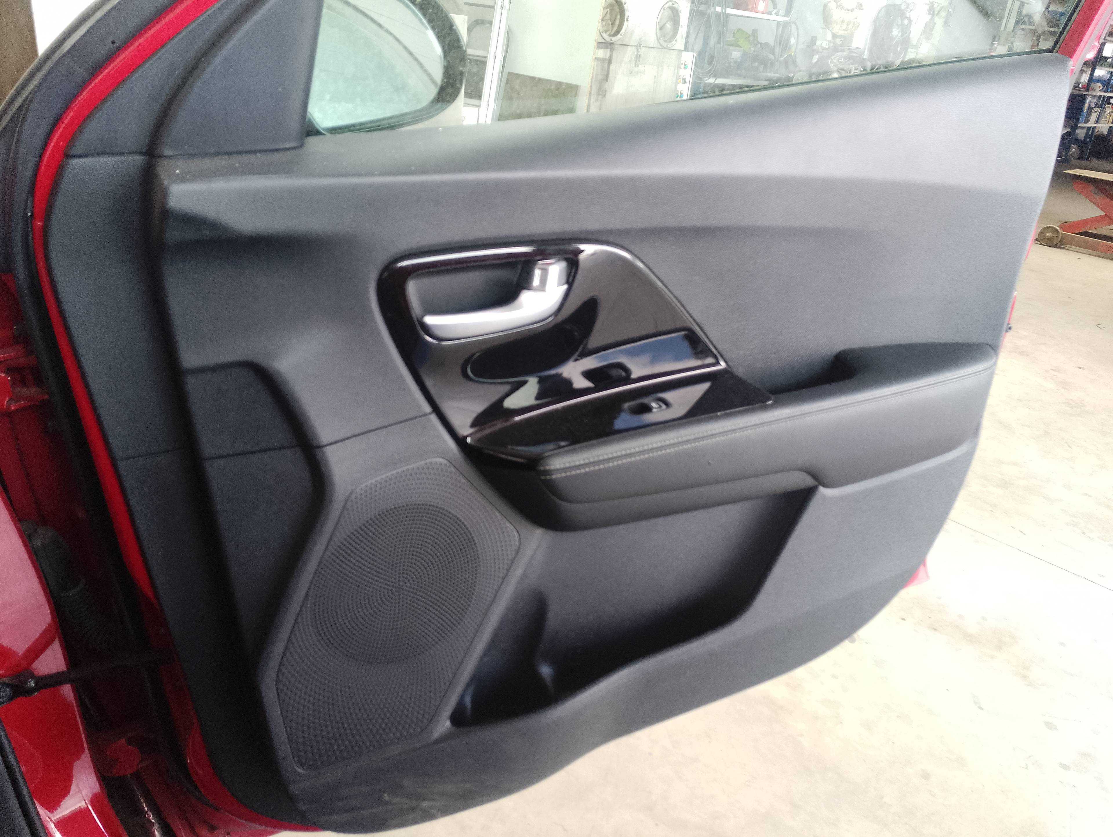 Recambio de guarnecido puerta delantera derecha para kia niro (sg2) hybrid concept referencia OEM IAM   