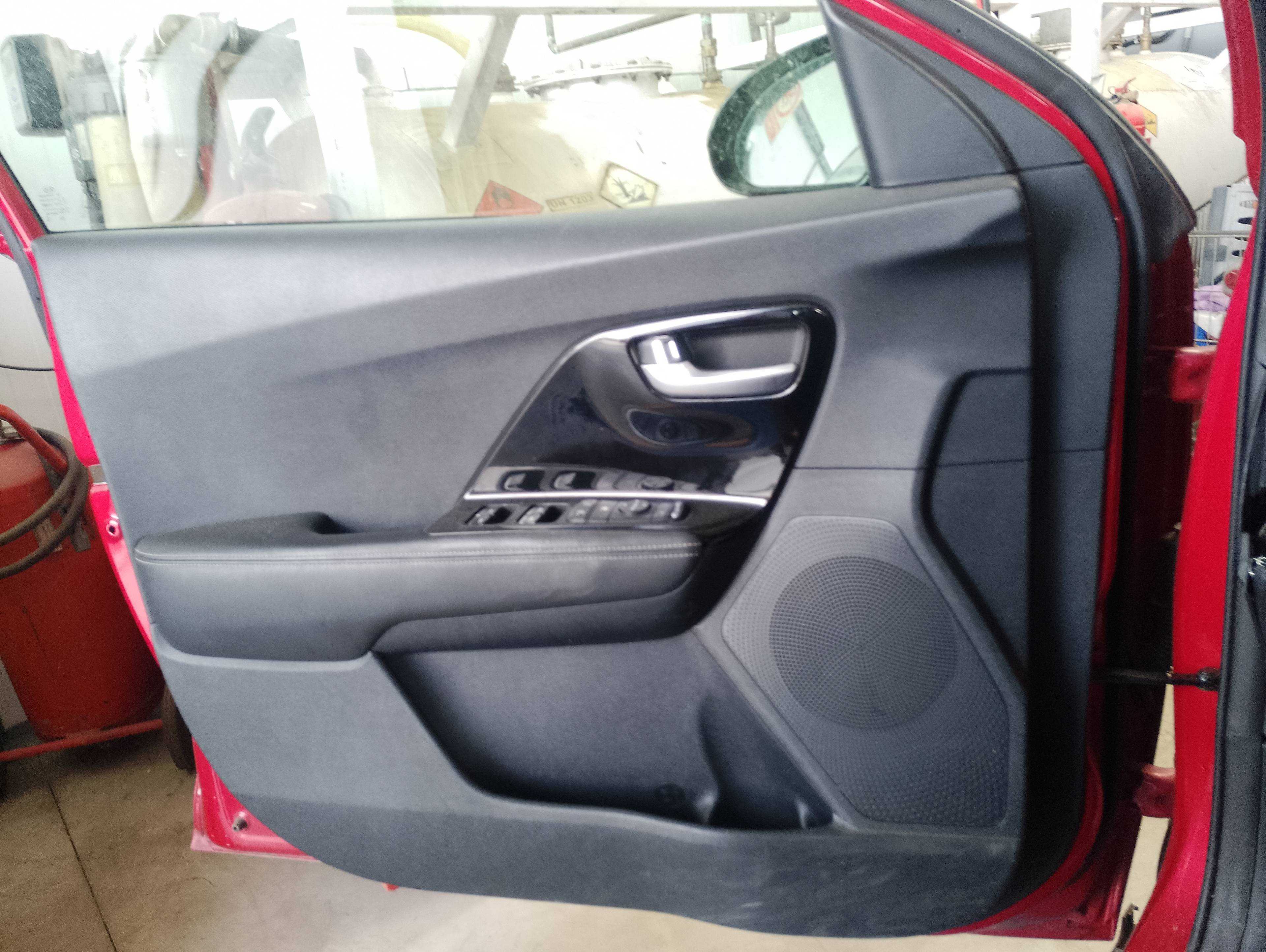 Recambio de guarnecido puerta delantera izquierda para kia niro (sg2) hybrid concept referencia OEM IAM   