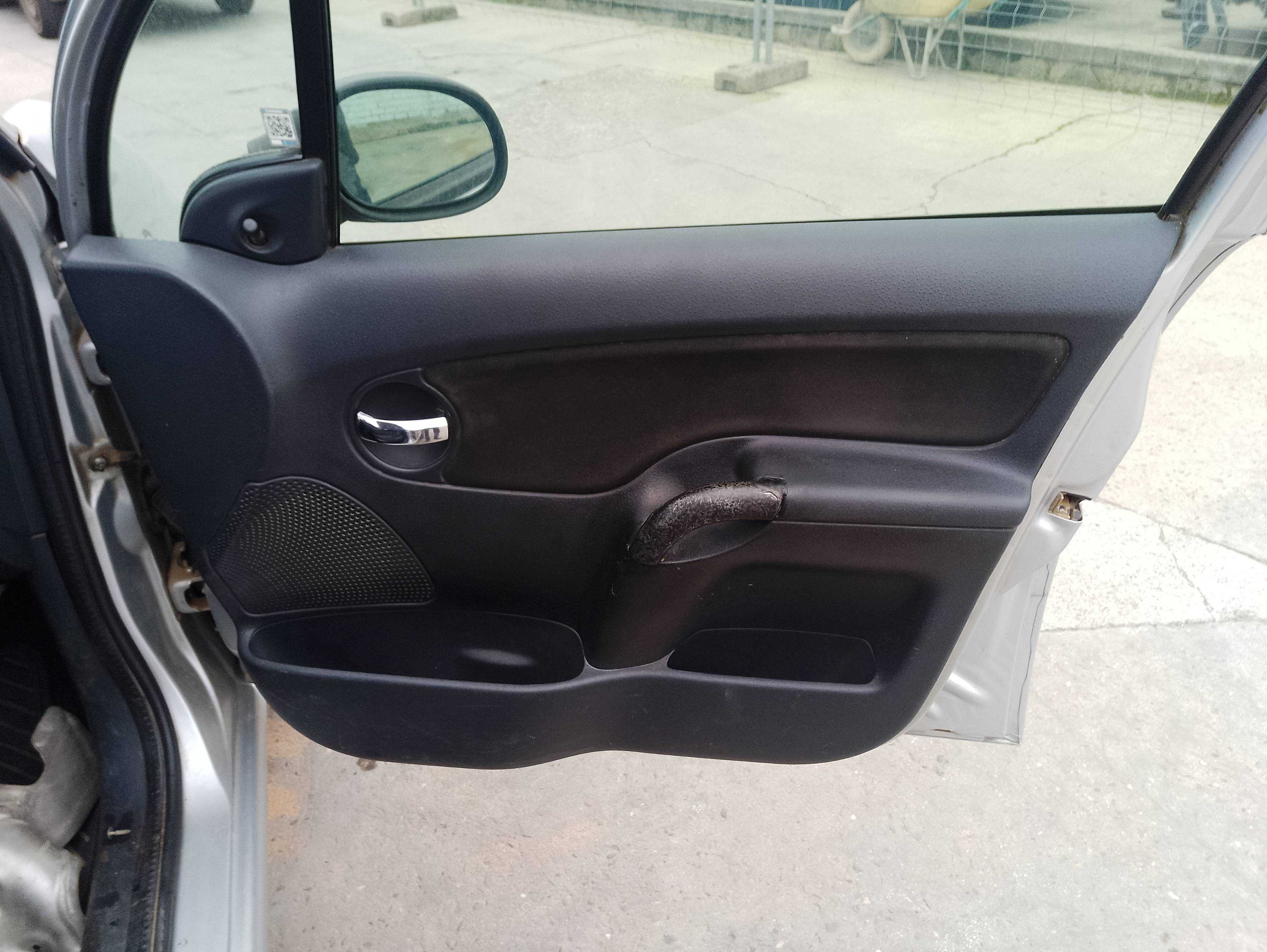 Recambio de guarnecido puerta delantera derecha para citroën c3 1.1 furio referencia OEM IAM   