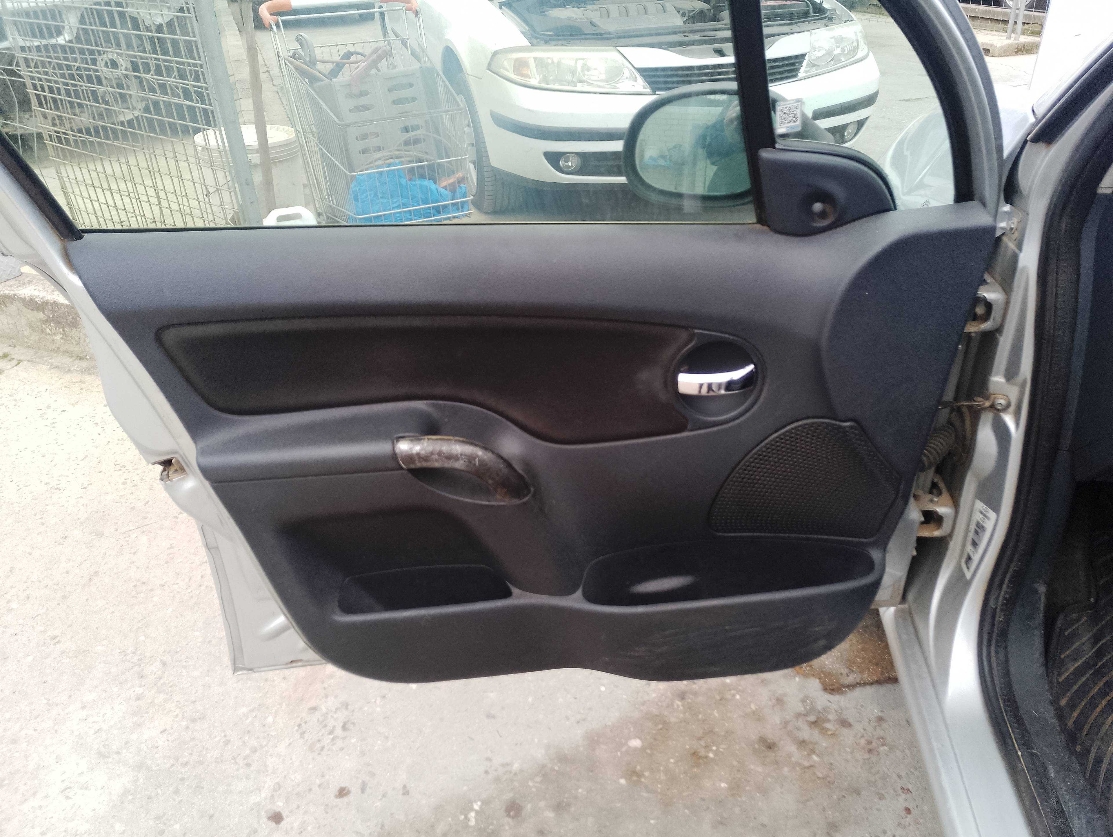 Recambio de guarnecido puerta delantera izquierda para citroën c3 1.1 furio referencia OEM IAM   