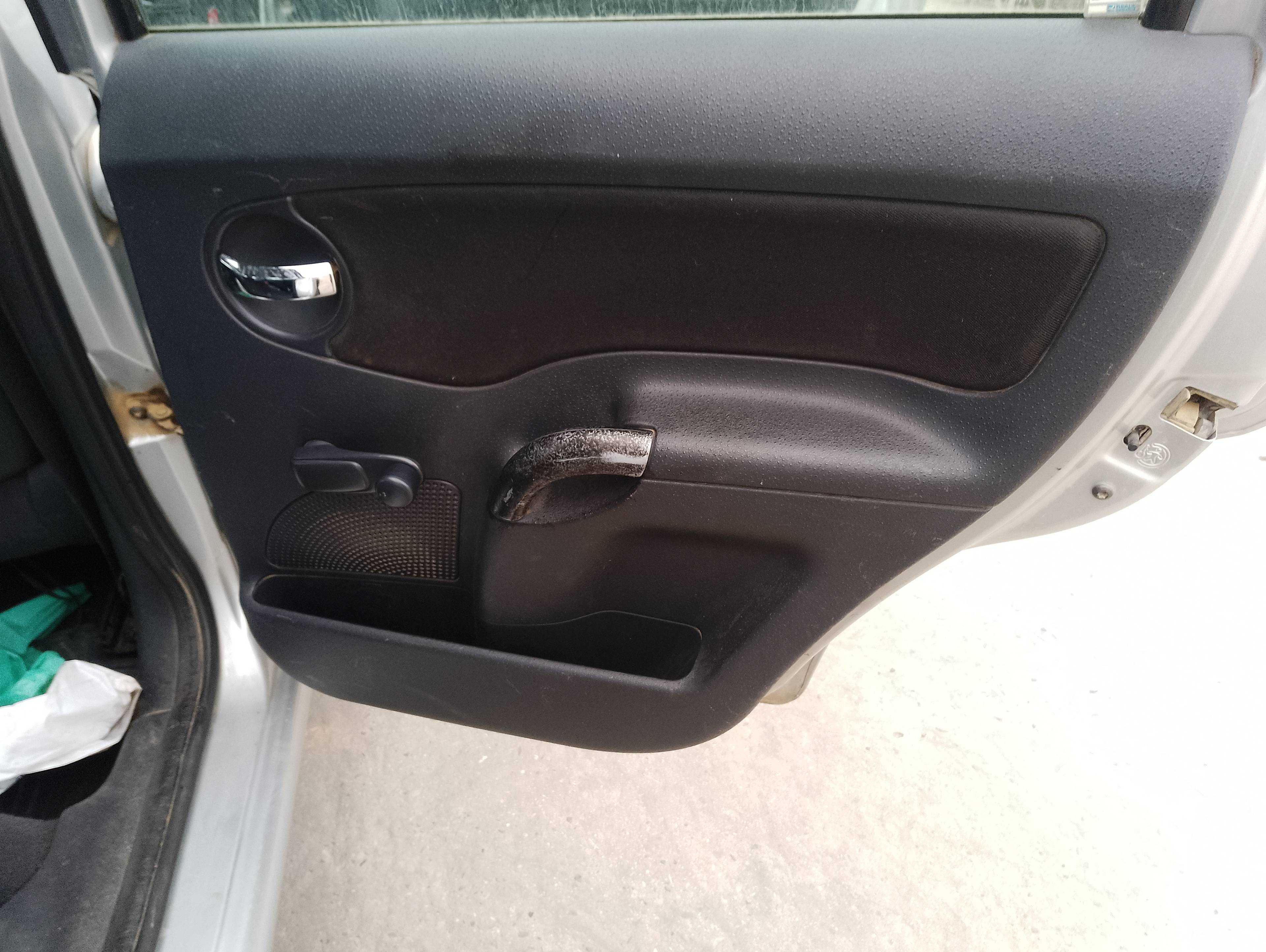 Recambio de guarnecido puerta trasera derecha para citroën c3 1.1 furio referencia OEM IAM   