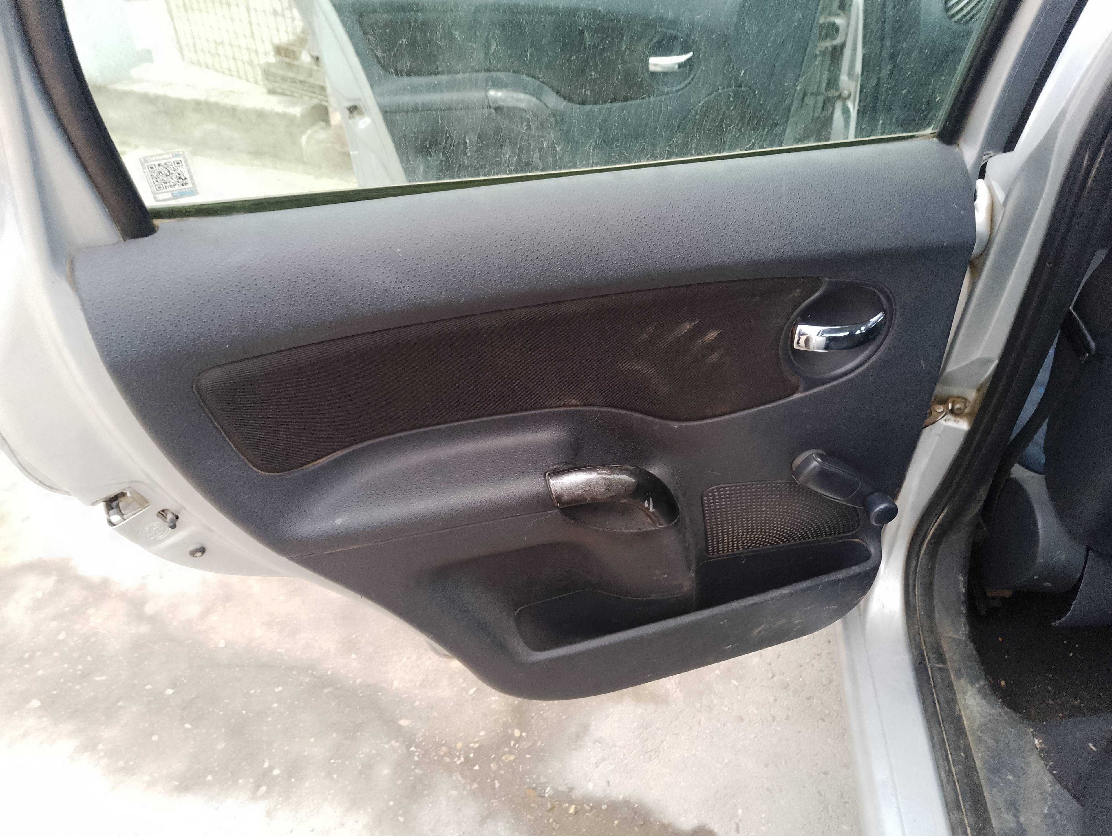Recambio de guarnecido puerta trasera izquierda para citroën c3 1.1 furio referencia OEM IAM   