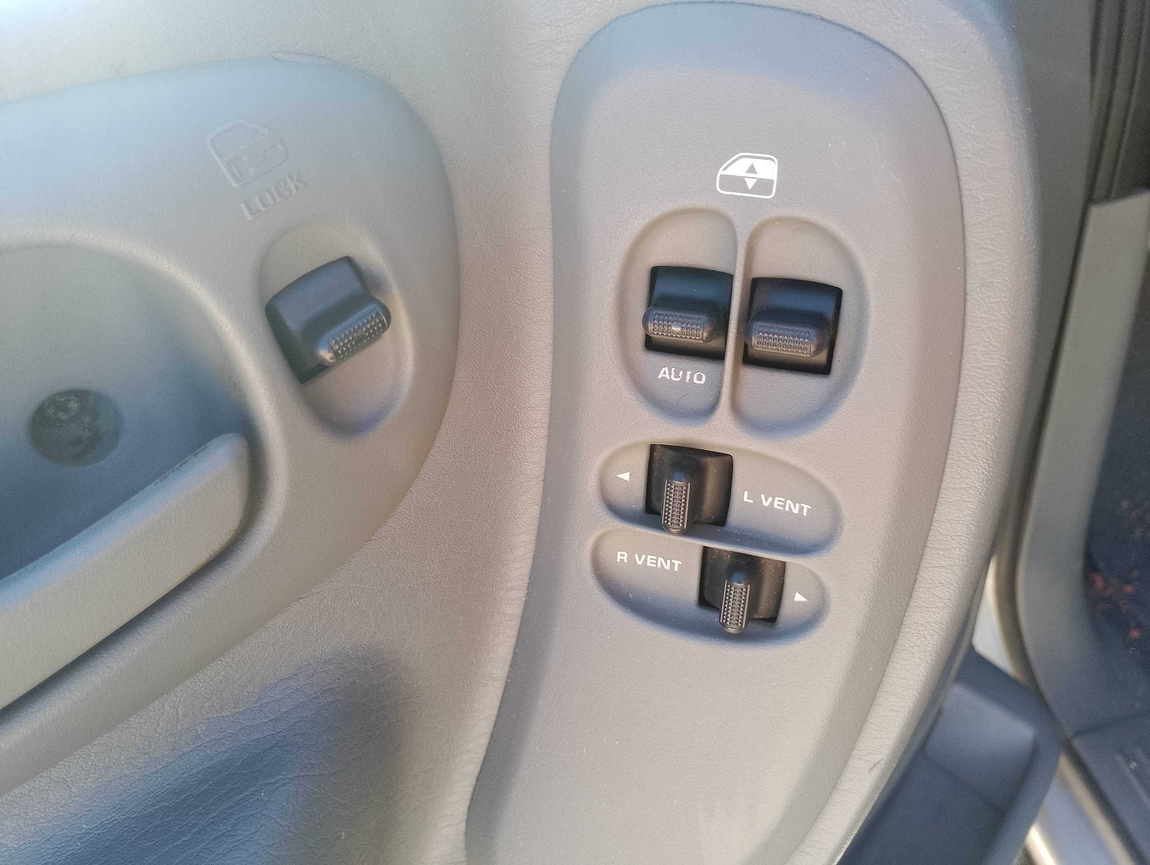 Recambio de mando elevalunas delantero izquierdo para chrysler voyager (rg) 2.5 crd executive referencia OEM IAM   