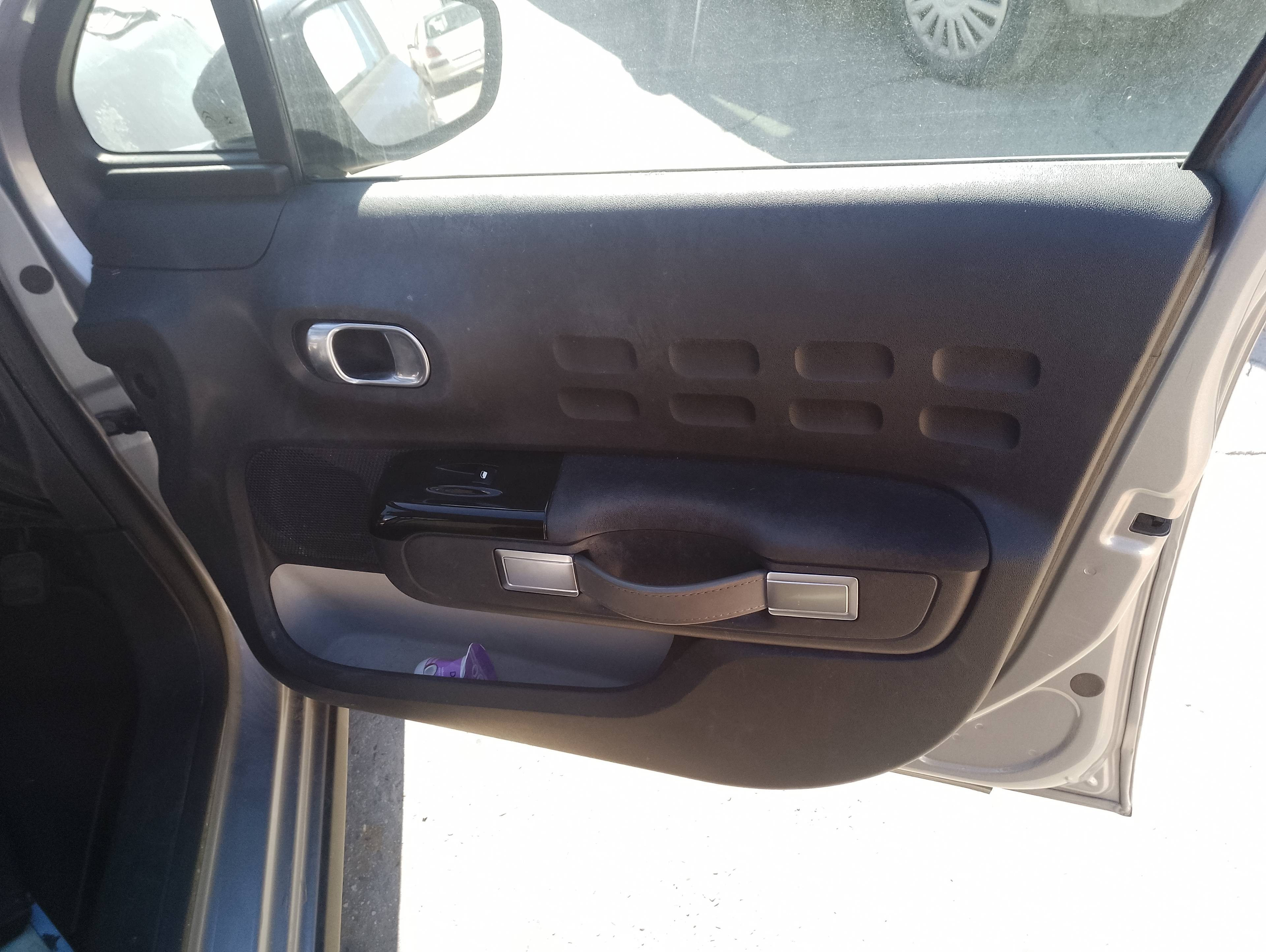 Recambio de guarnecido puerta delantera derecha para citroën c3 c-series referencia OEM IAM   