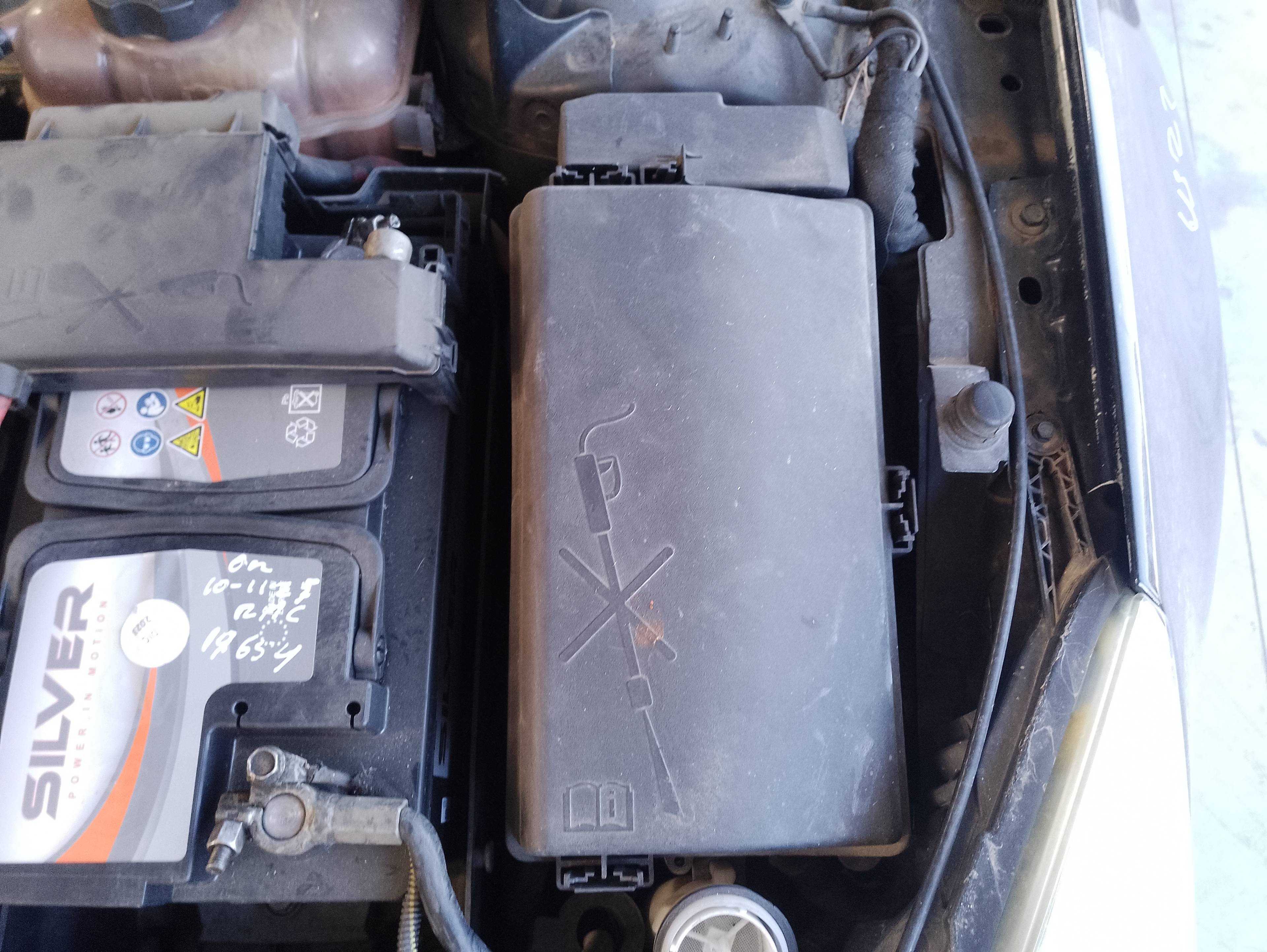 Recambio de caja reles / fusibles para opel insignia berlina cosmo referencia OEM IAM   