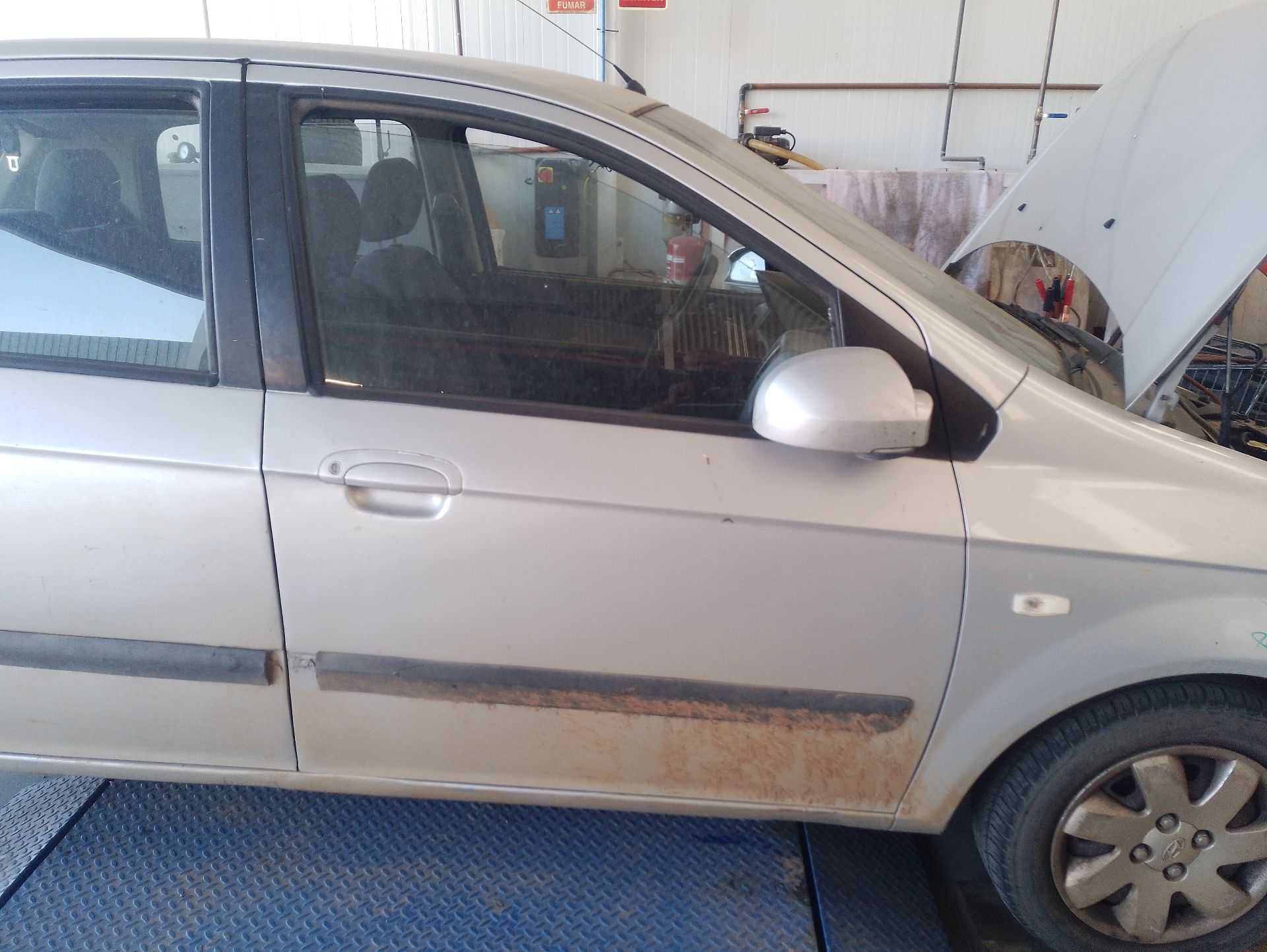 Recambio de puerta delantera derecha para hyundai getz (tb) 1.3 referencia OEM IAM 760041C020  