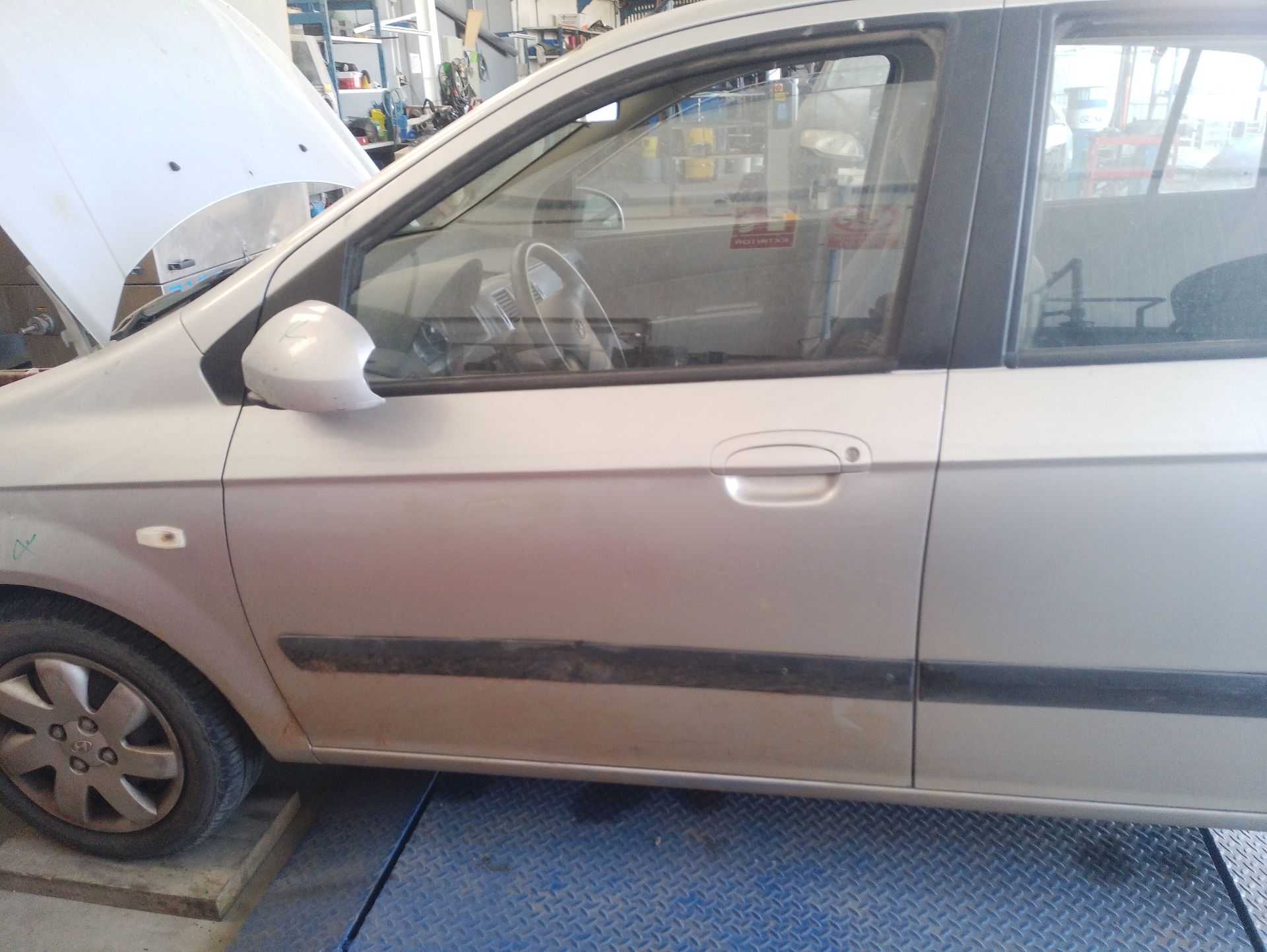 Recambio de puerta delantera izquierda para hyundai getz (tb) 1.3 referencia OEM IAM 760031C020  