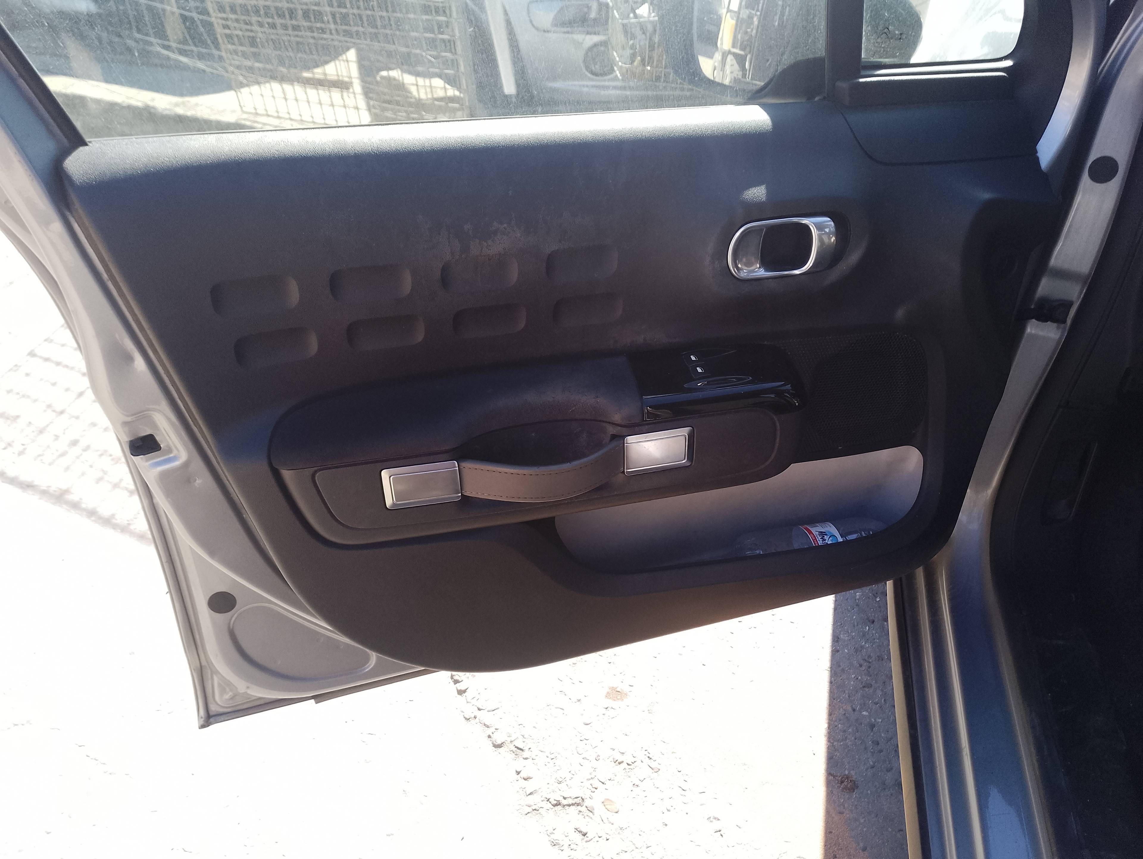 Recambio de guarnecido puerta delantera izquierda para citroën c3 c-series referencia OEM IAM   