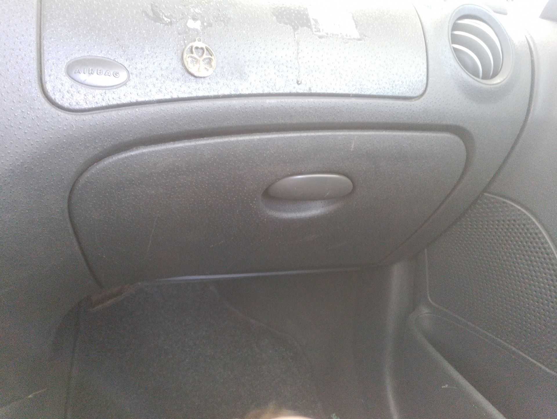 Recambio de guantera para citroën c3 i (fc_, fn_) 1.4 hdi referencia OEM IAM 8214WV  