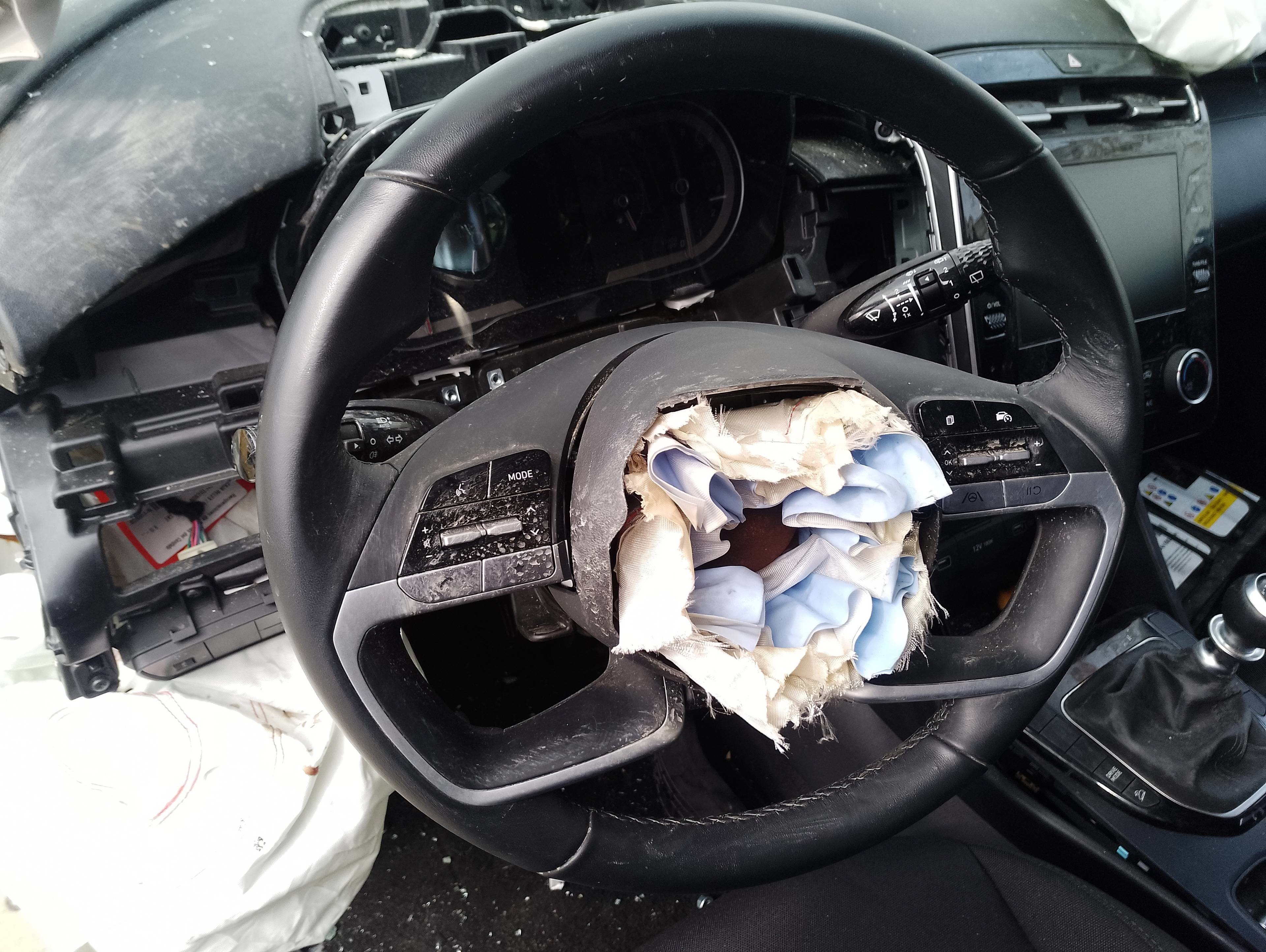 Recambio de volante para hyundai tucson (nx) klass 2wd referencia OEM IAM   
