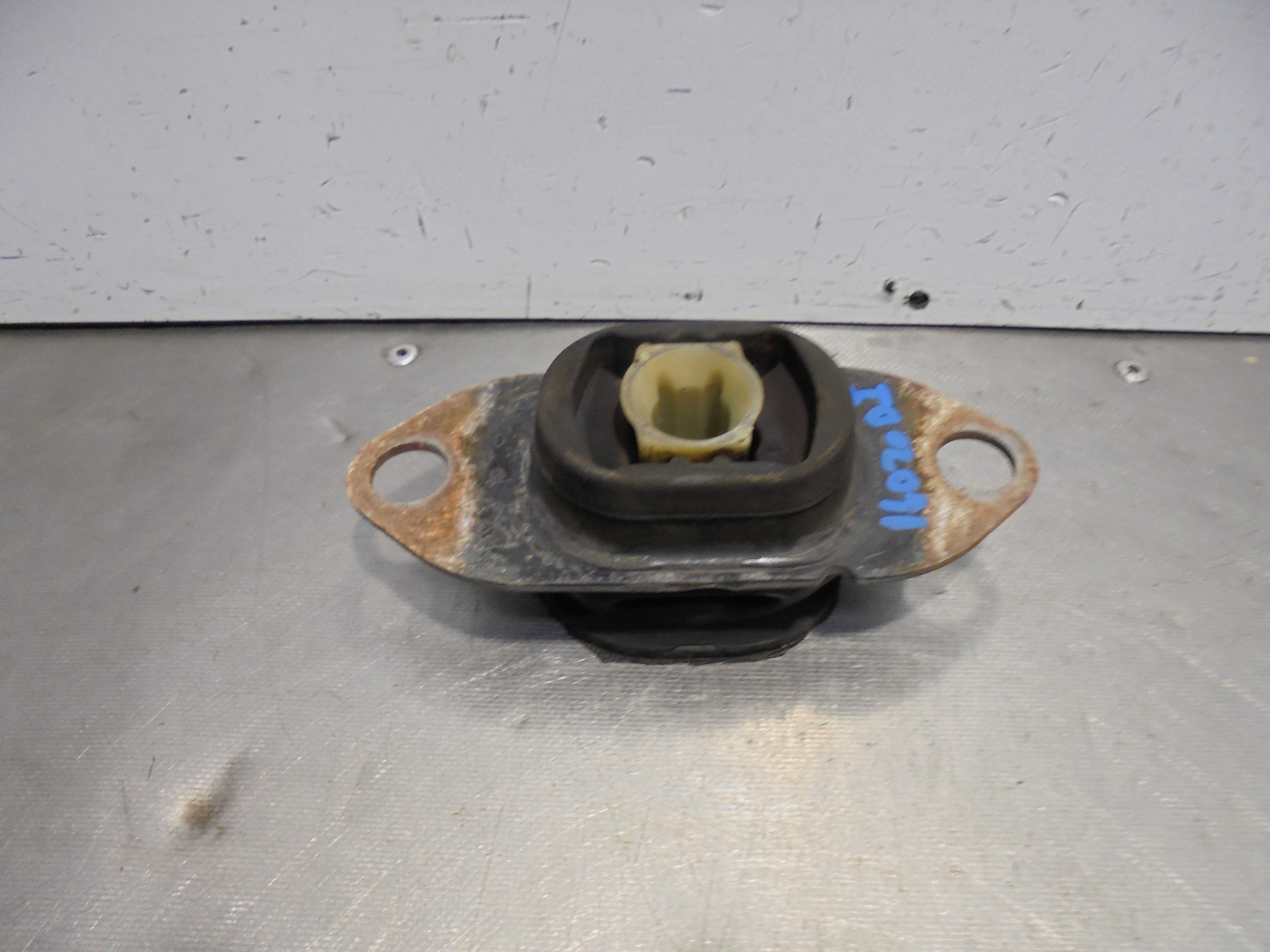 Recambio de soporte motor izquierdo para renault captur life referencia OEM IAM 12863480  