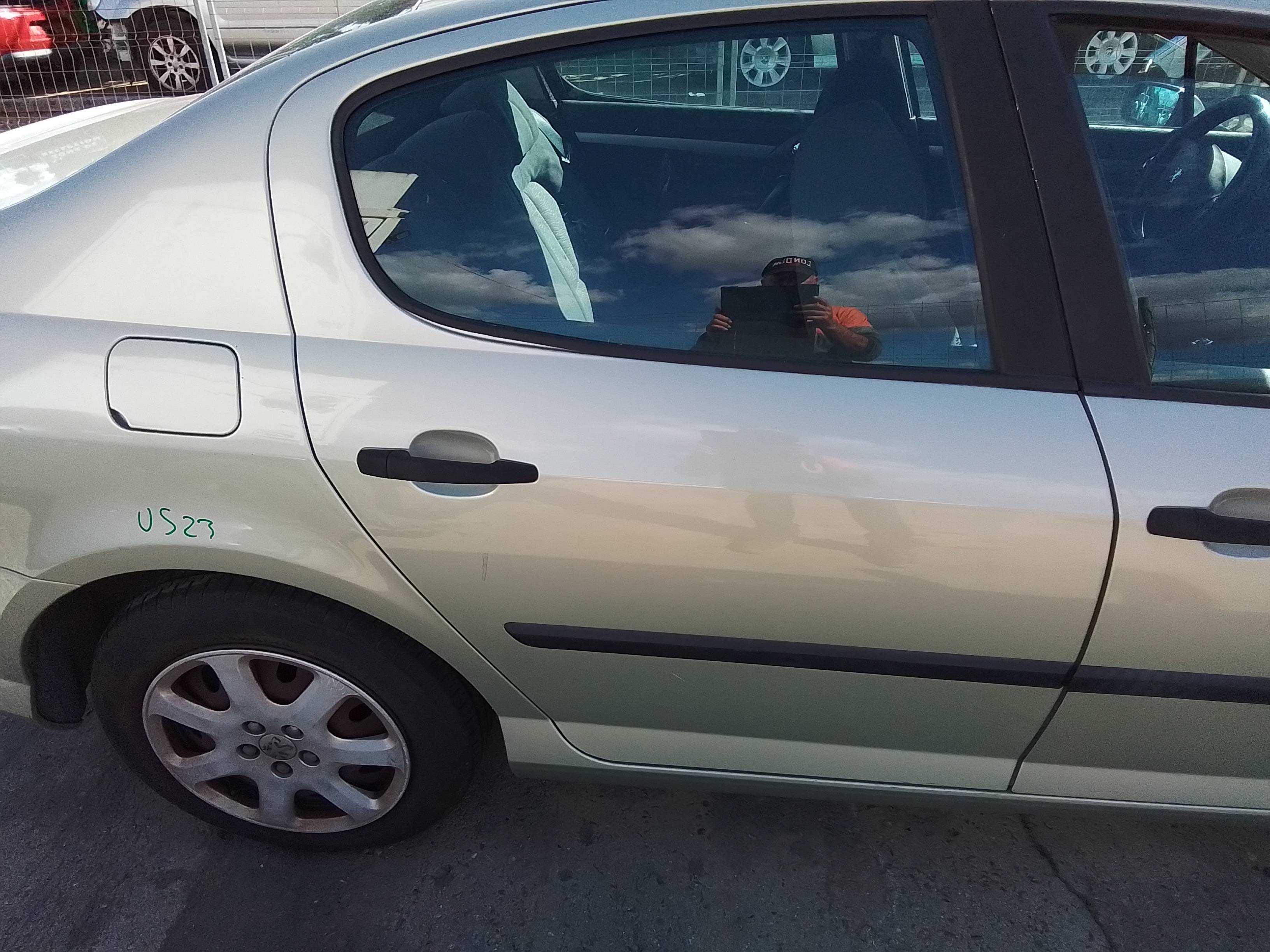 Recambio de puerta trasera derecha para peugeot 407 sr confort referencia OEM IAM   