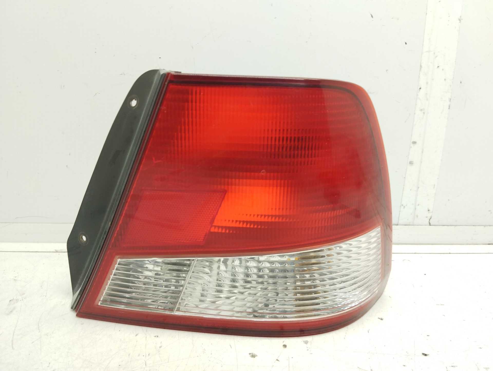 Recambio de piloto trasero derecho para hyundai accent (lc) 1.3 cat referencia OEM IAM  9240225220 