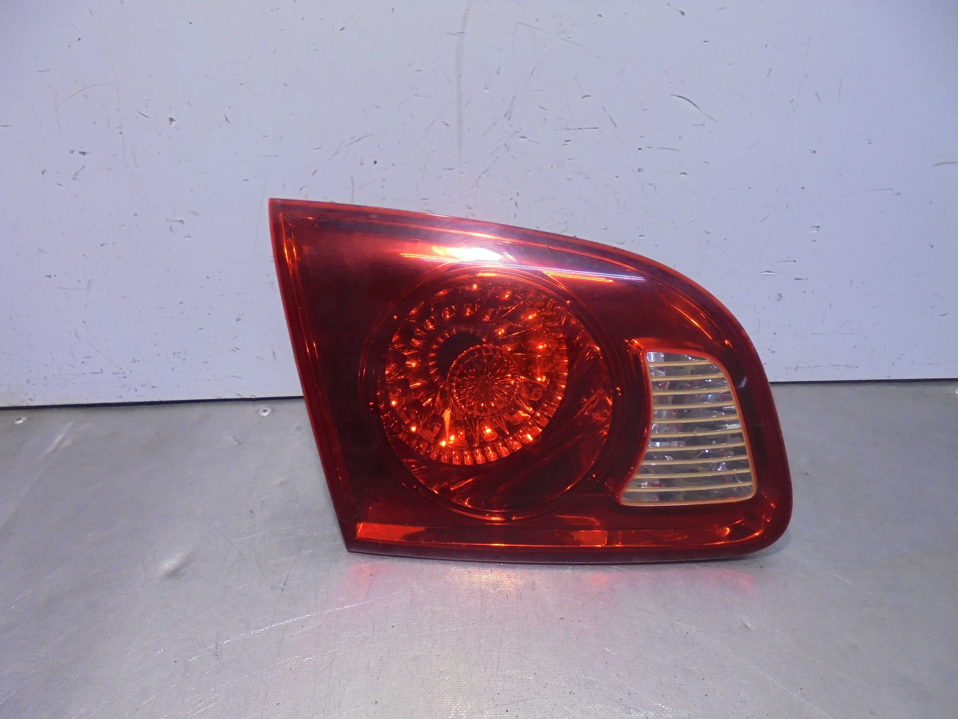 Recambio de piloto porton trasero izquierdo para hyundai santa fe (bm) 2.2 crdi cat referencia OEM IAM 924052B000  
