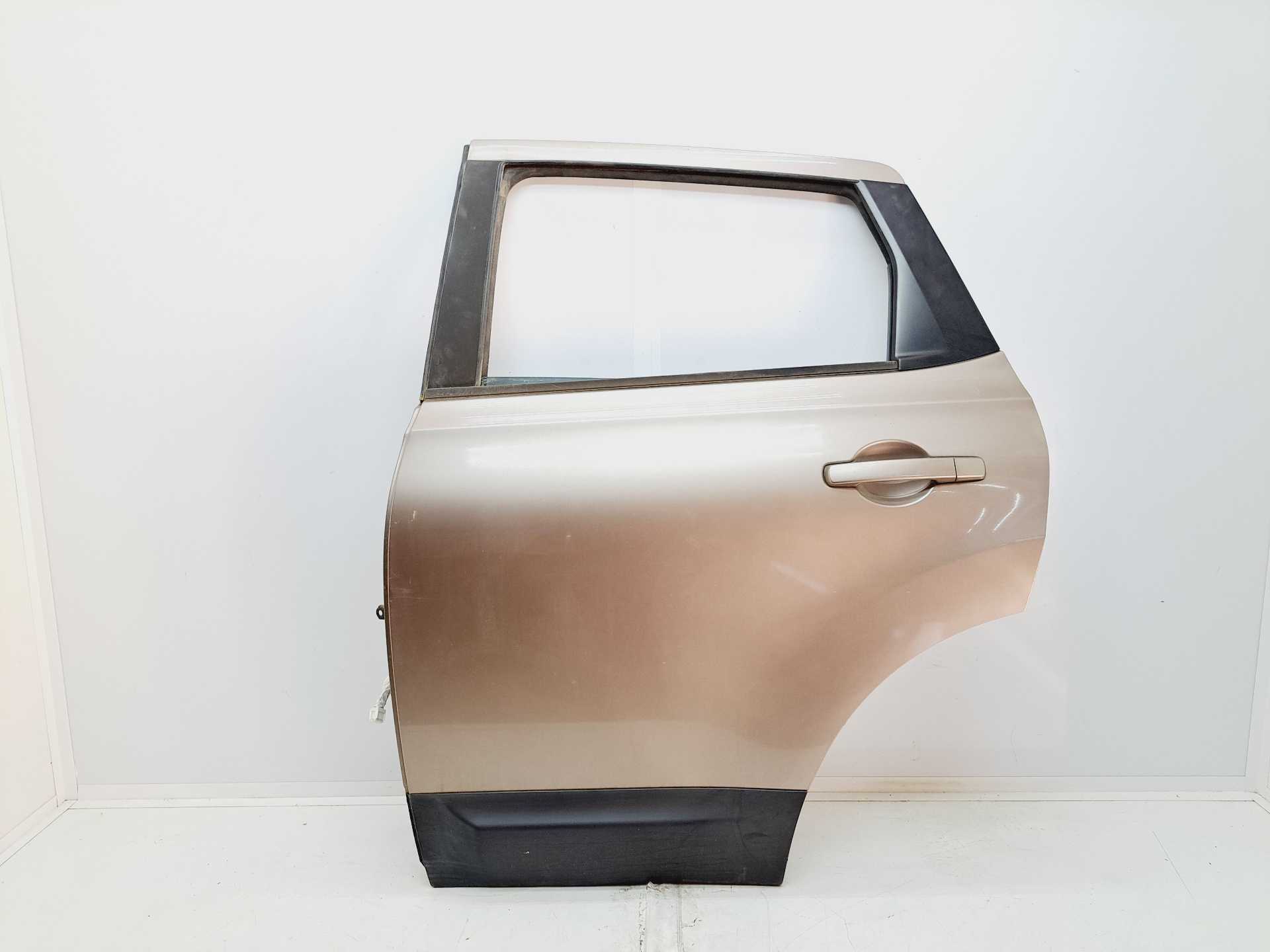 Recambio de puerta trasera izquierda para nissan qashqai (j10) tekna referencia OEM IAM   