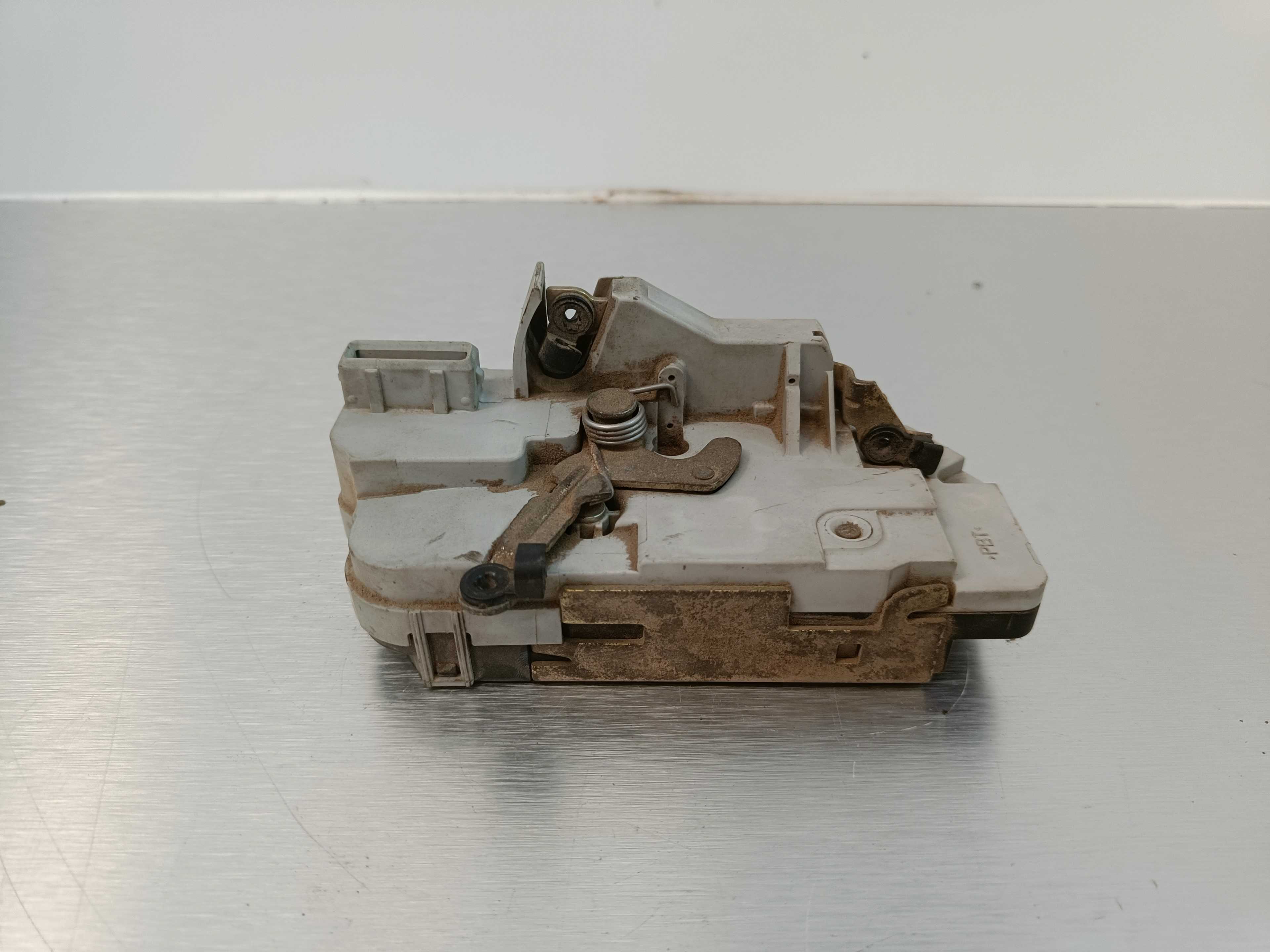 Recambio de cerradura puerta trasera derecha para peugeot 406 berlina (s1/s2) srdt referencia OEM IAM 913870  