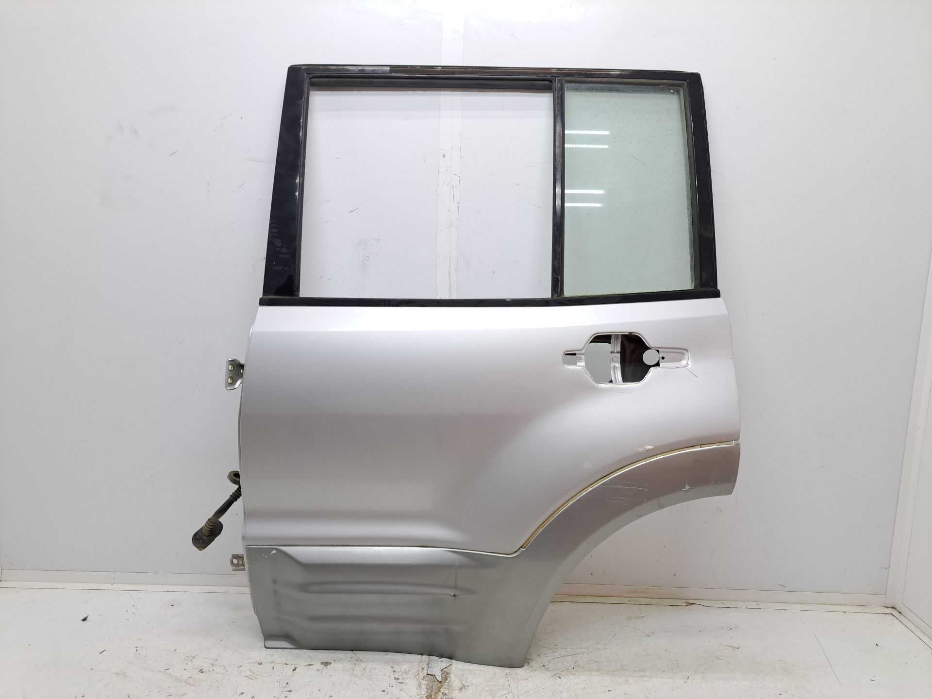 Recambio de puerta trasera izquierda para mitsubishi montero (v60/v70) 3.2 di-d avance (5-ptas.) referencia OEM IAM   