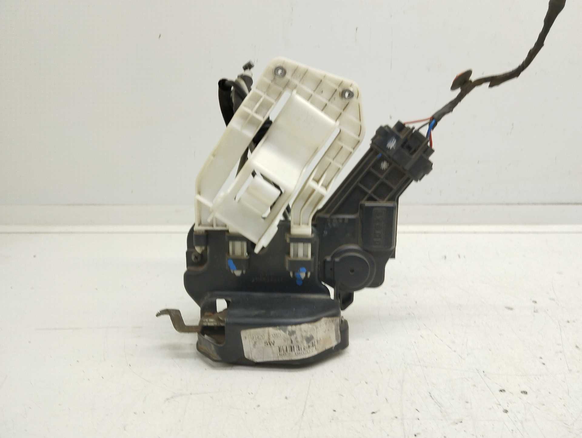 Recambio de cerradura puerta trasera derecha para kia carens (un) concept referencia OEM IAM 814201D010  